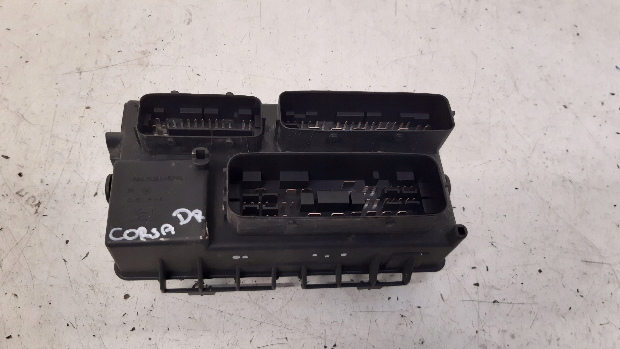 Module fusibles 13217392 Opel Corsa D