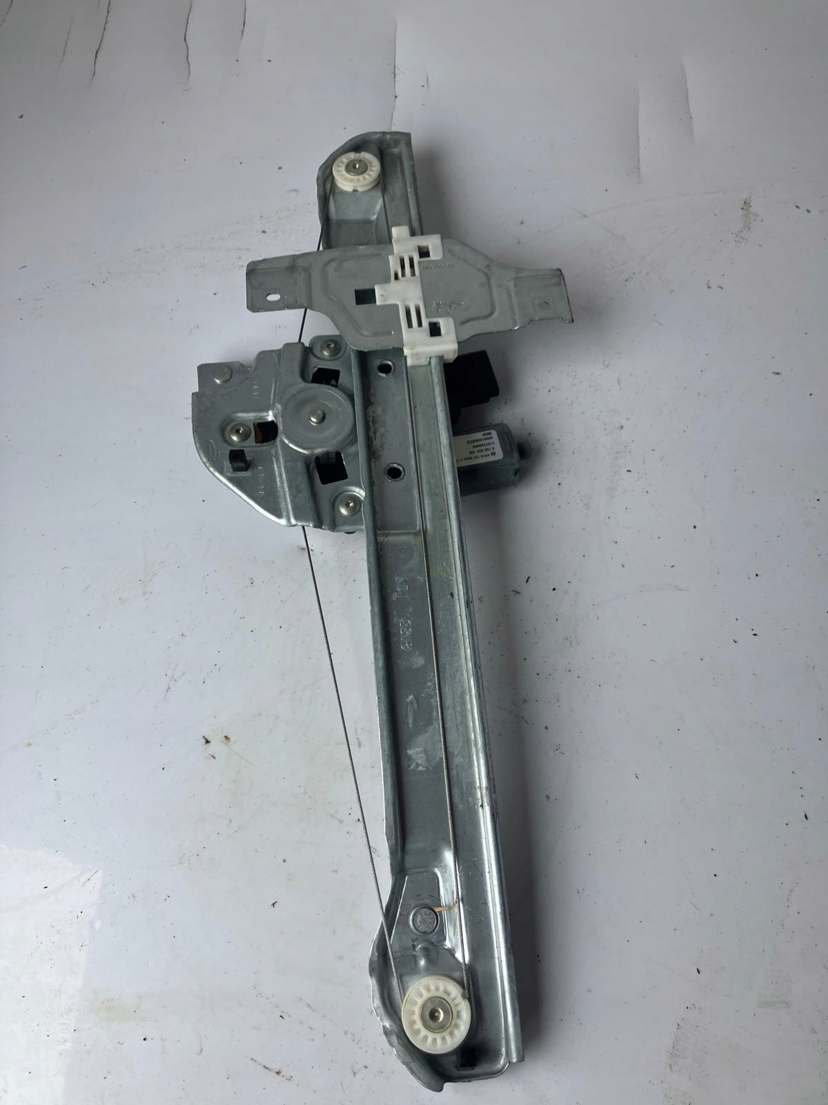 window regulator right front CITROEN C3 III 9813093380