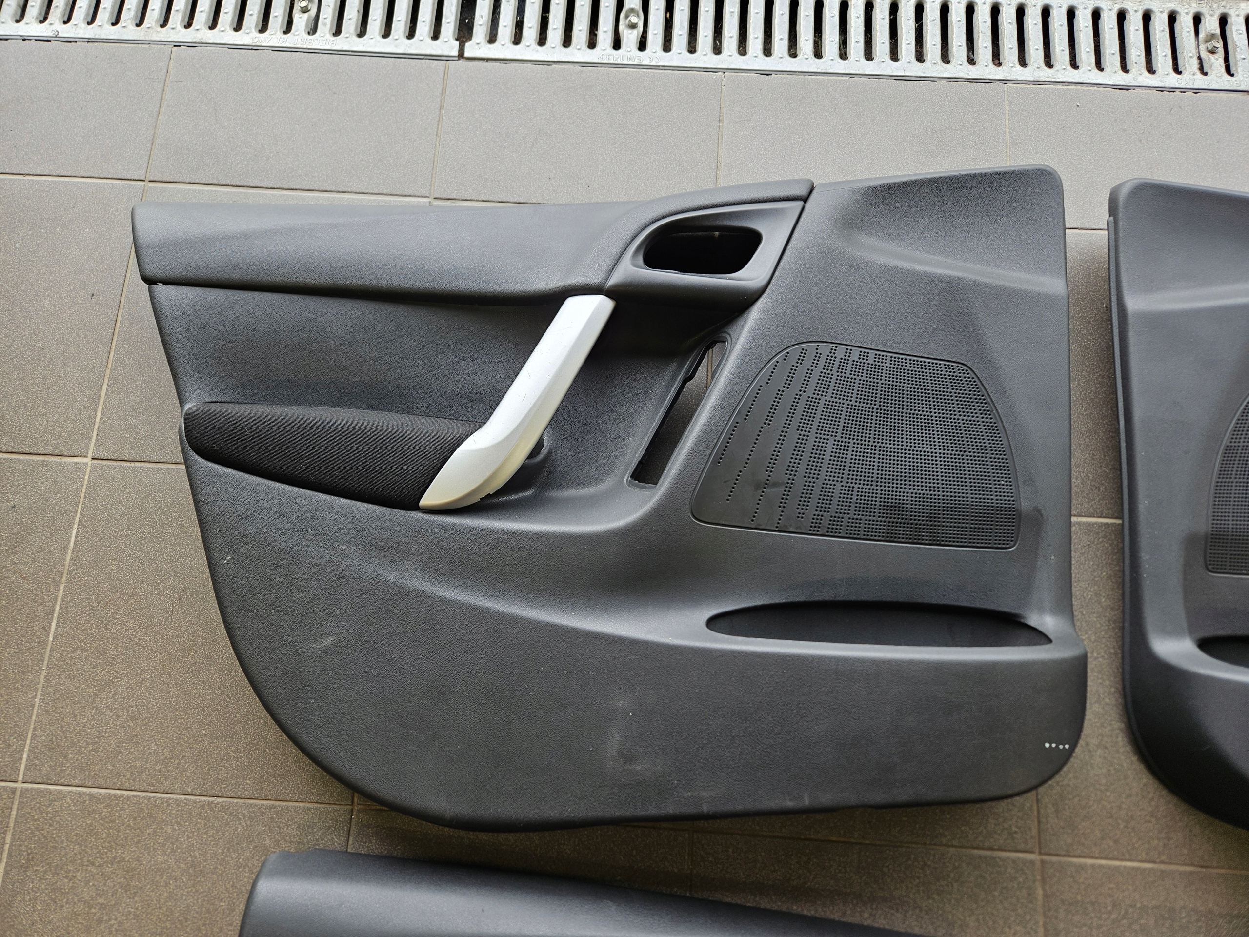 upholstery side for door CITROEN C3 II 2010