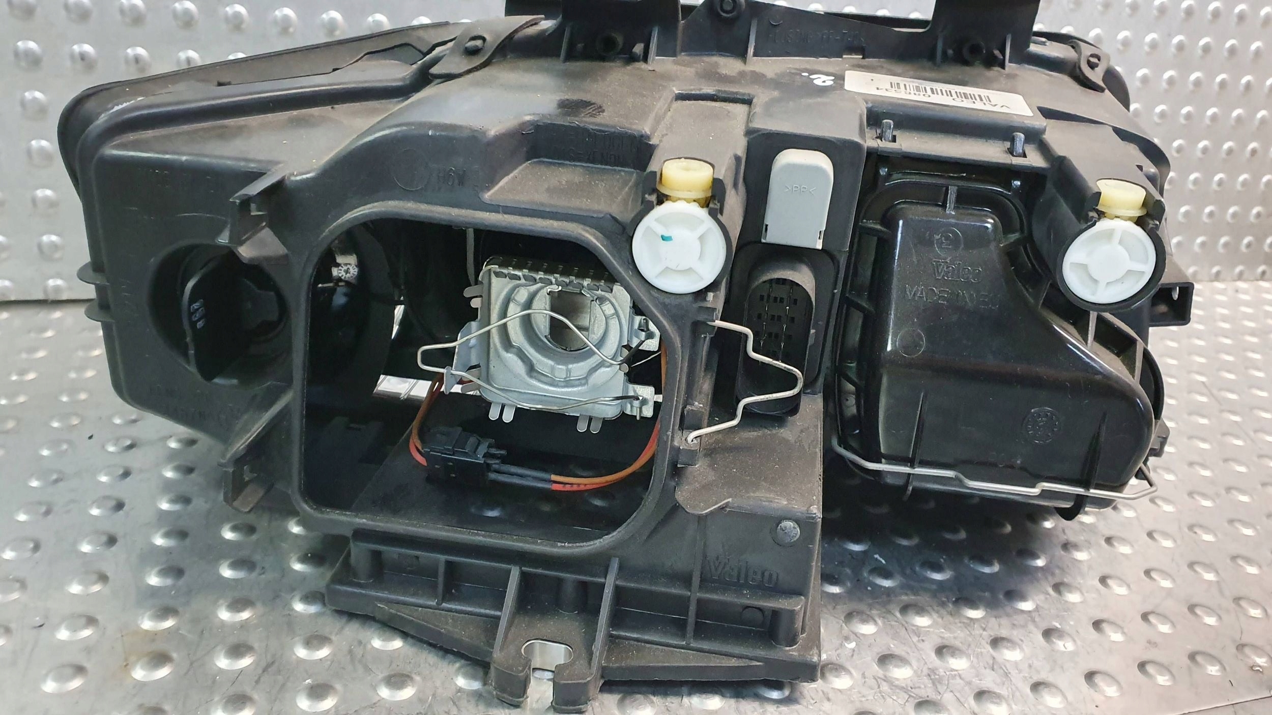 light front left XENON AUDI A4 B6 VALEO 00