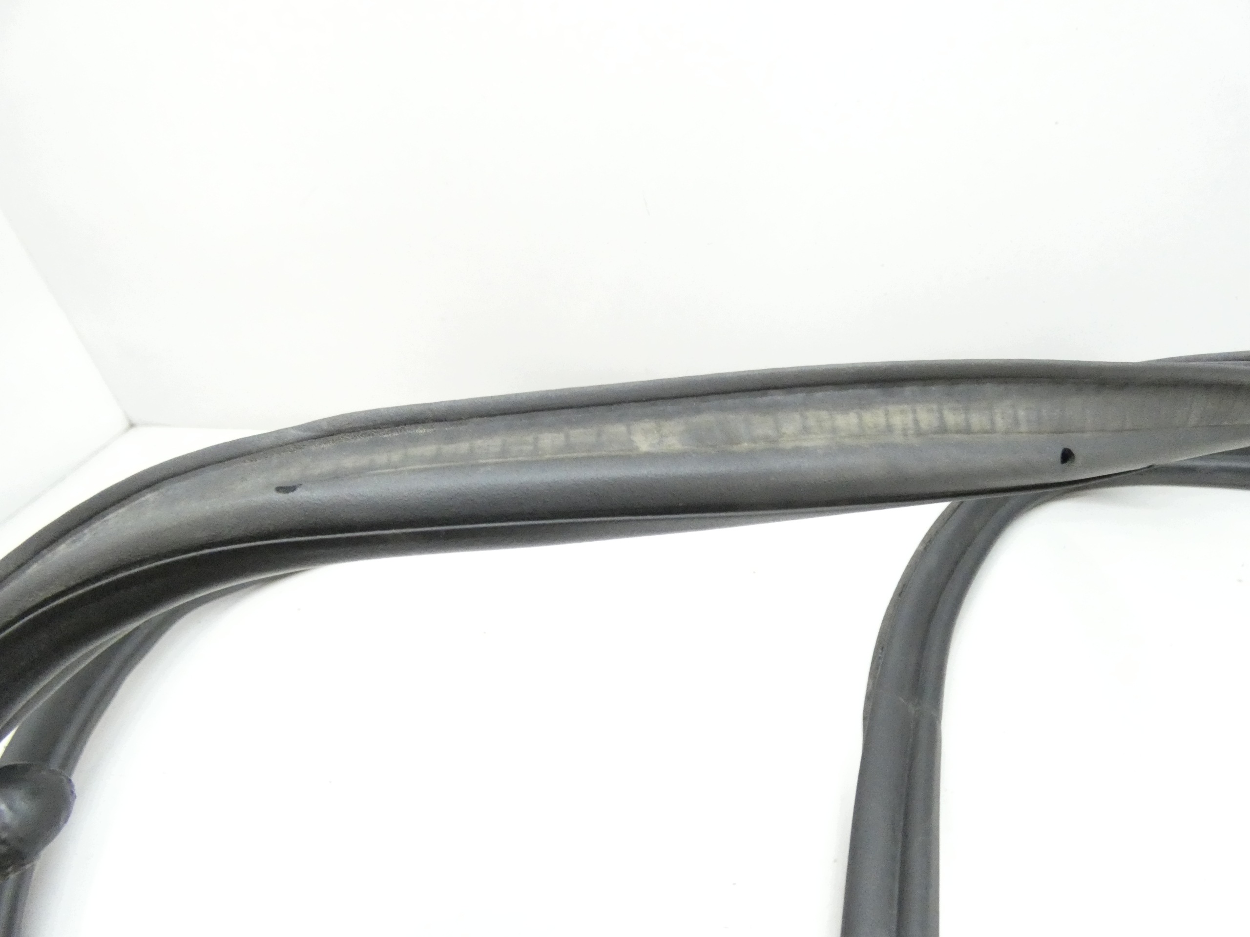 gasket boot VW PASSAT B6 KOMBI 05-10 3C9827705A