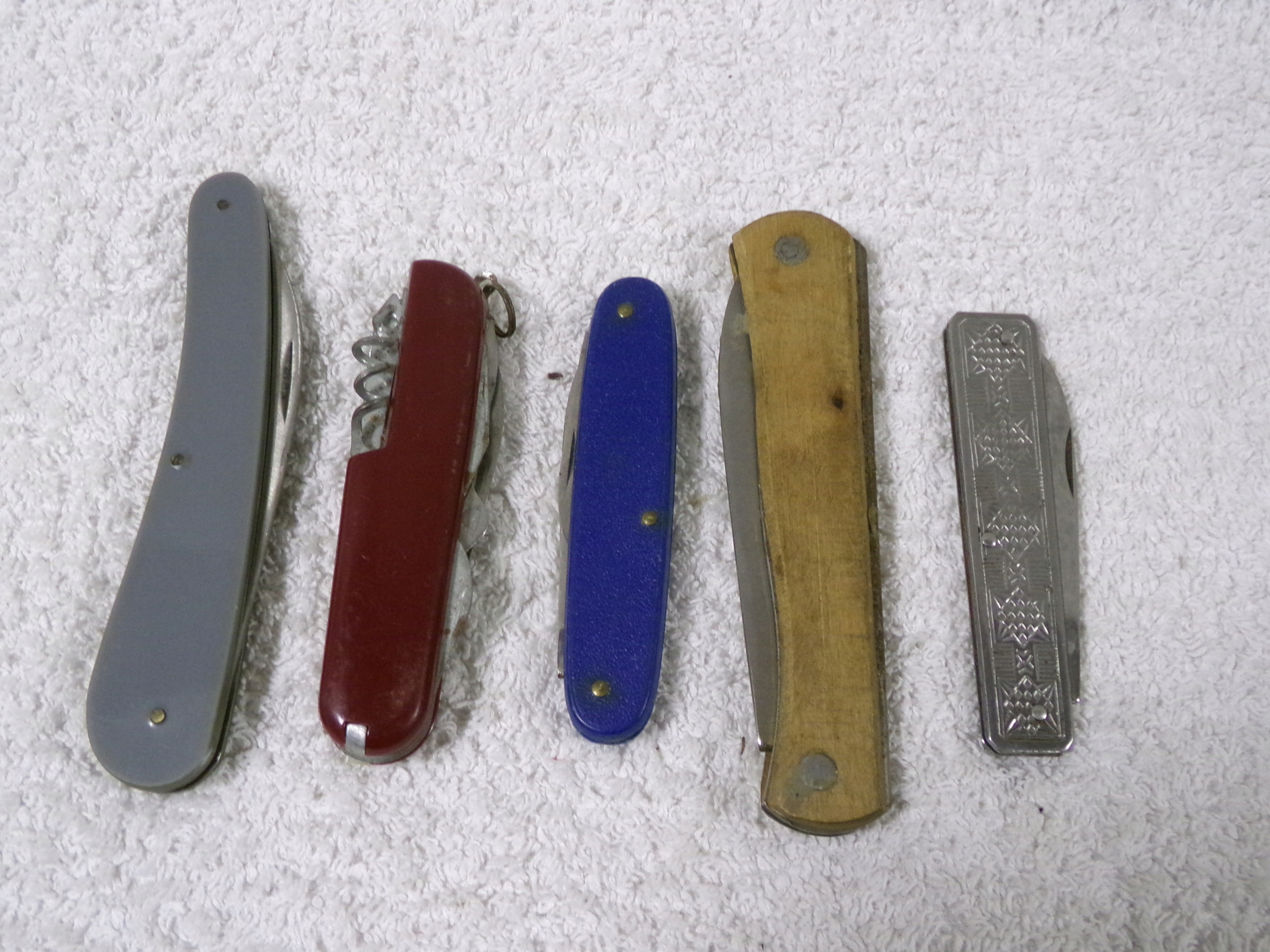 ZESTAW RÓŻNYCH SCYZORYKÓW