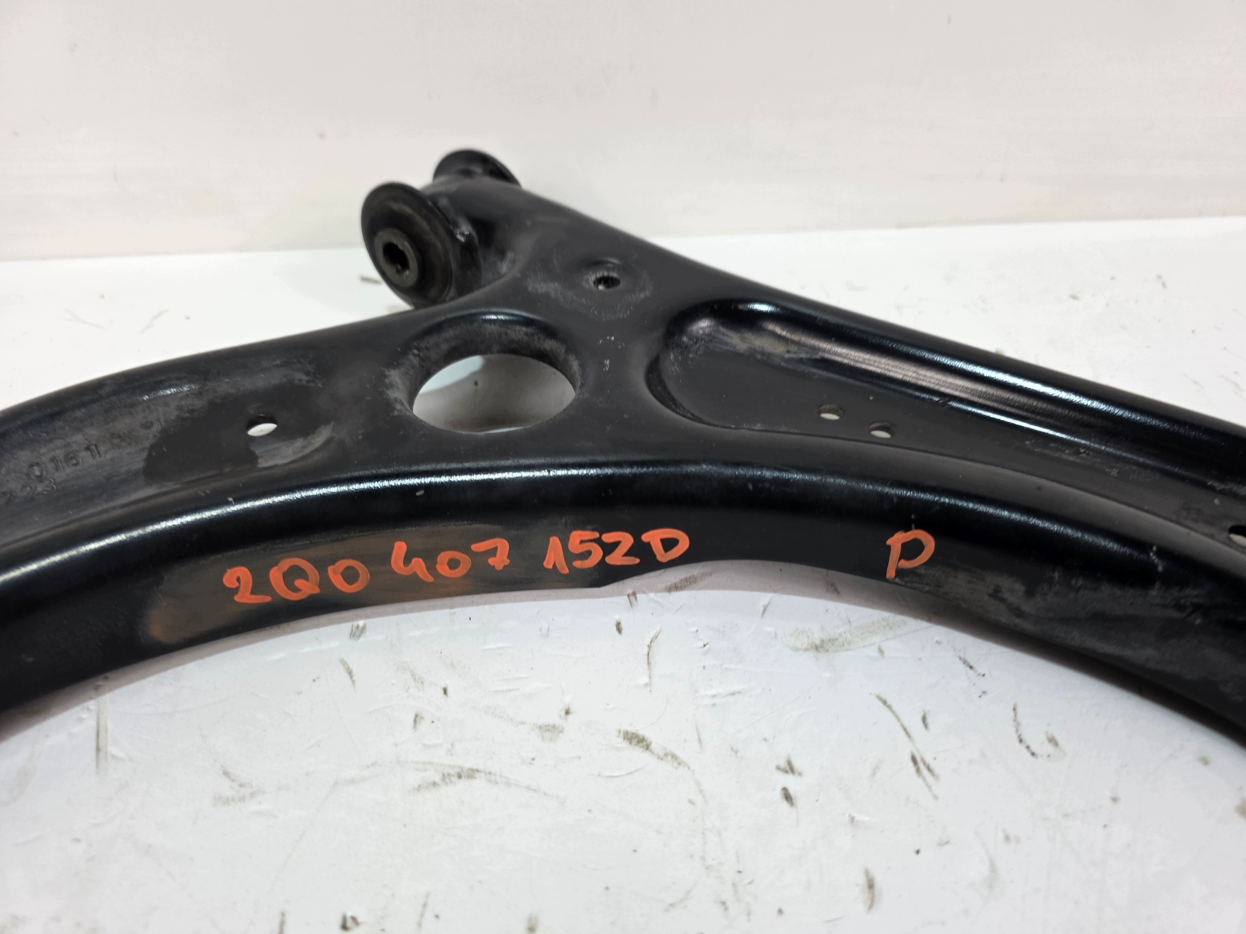 arm right front VW SEAT SKODA 2Q0407152D