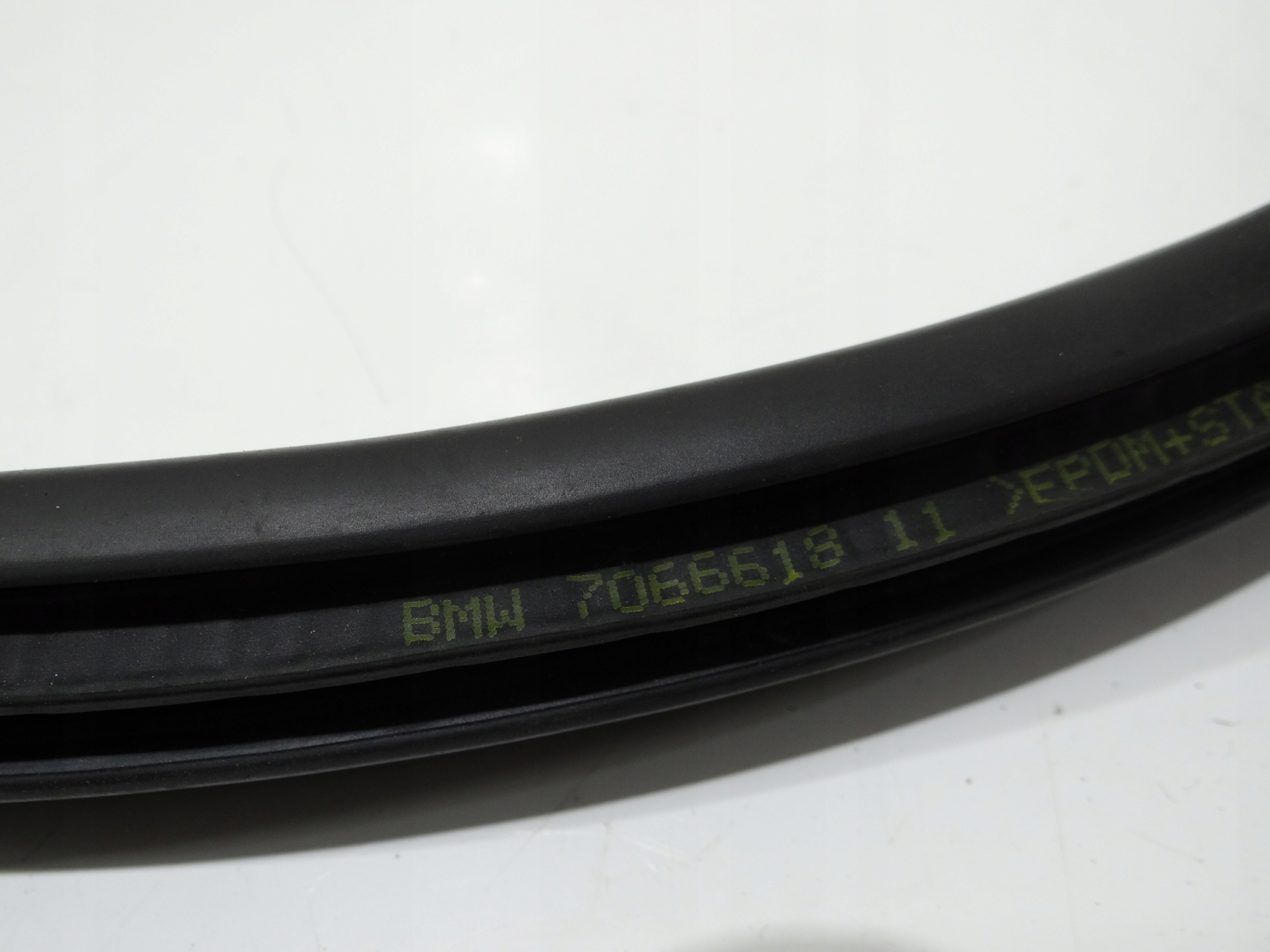 těsnění dveře levý záď BMW E87 7066618
