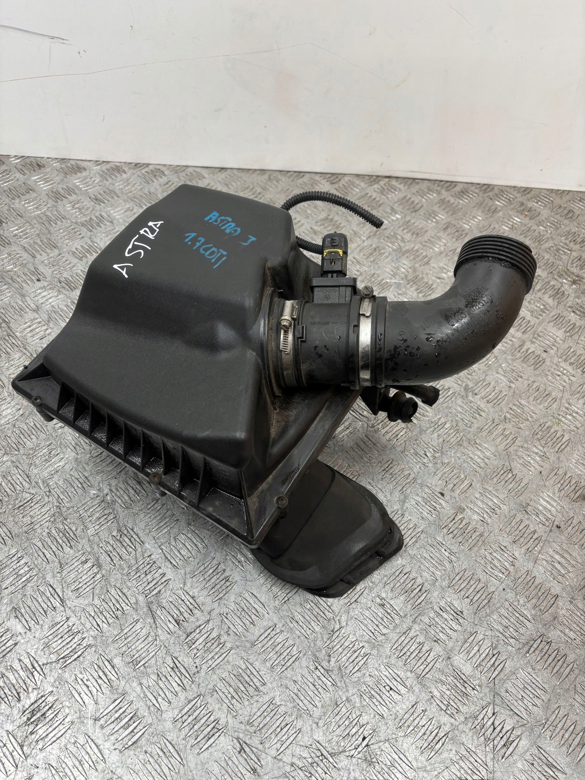 Gehäuse filter luft OPEL ASTRA J 1.7 CDTI 13272777