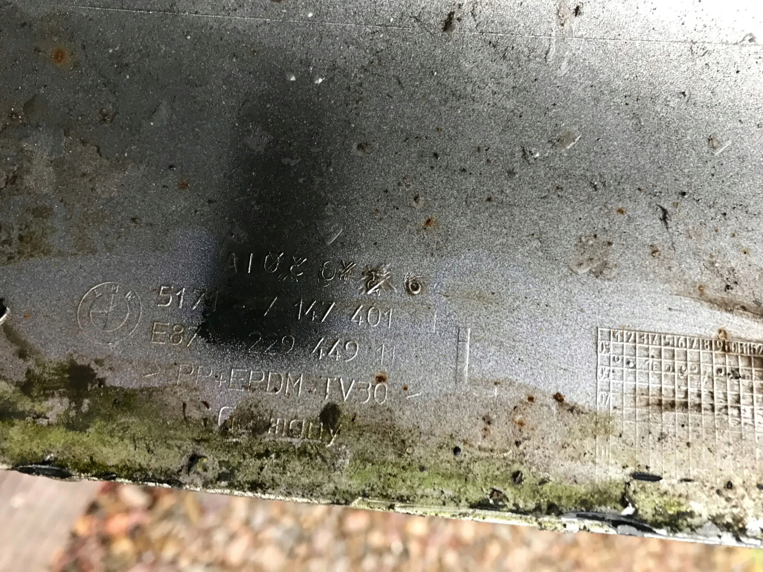 moulding threshold left BMW 1 E87 7147401