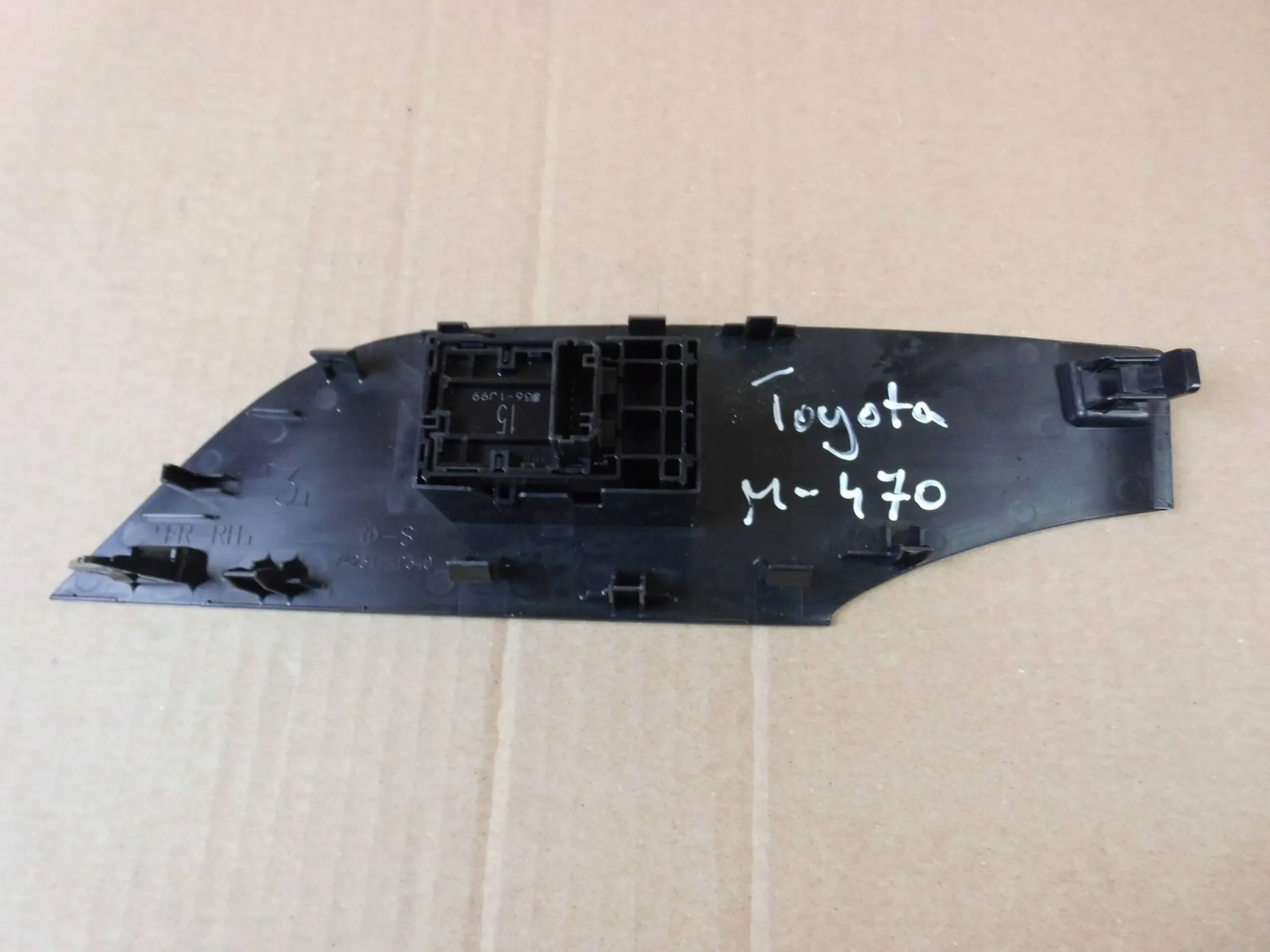 Toyota RAV4 V window control switch right front 74231-42340