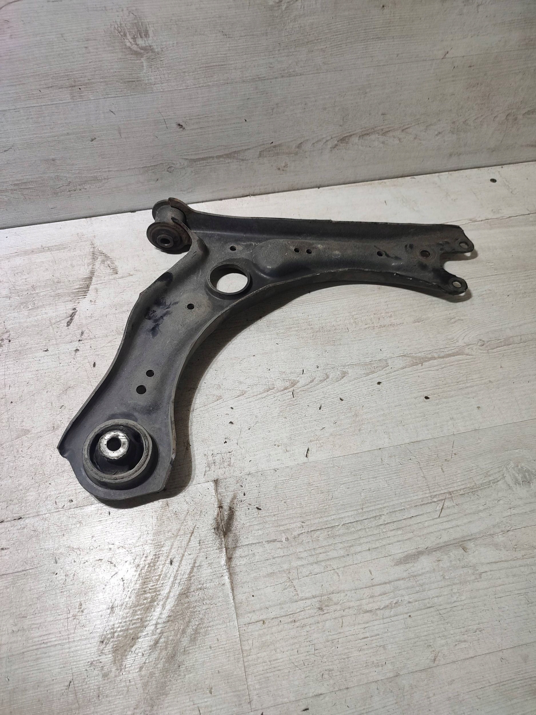 Seat Arona 2019 front side left arm front