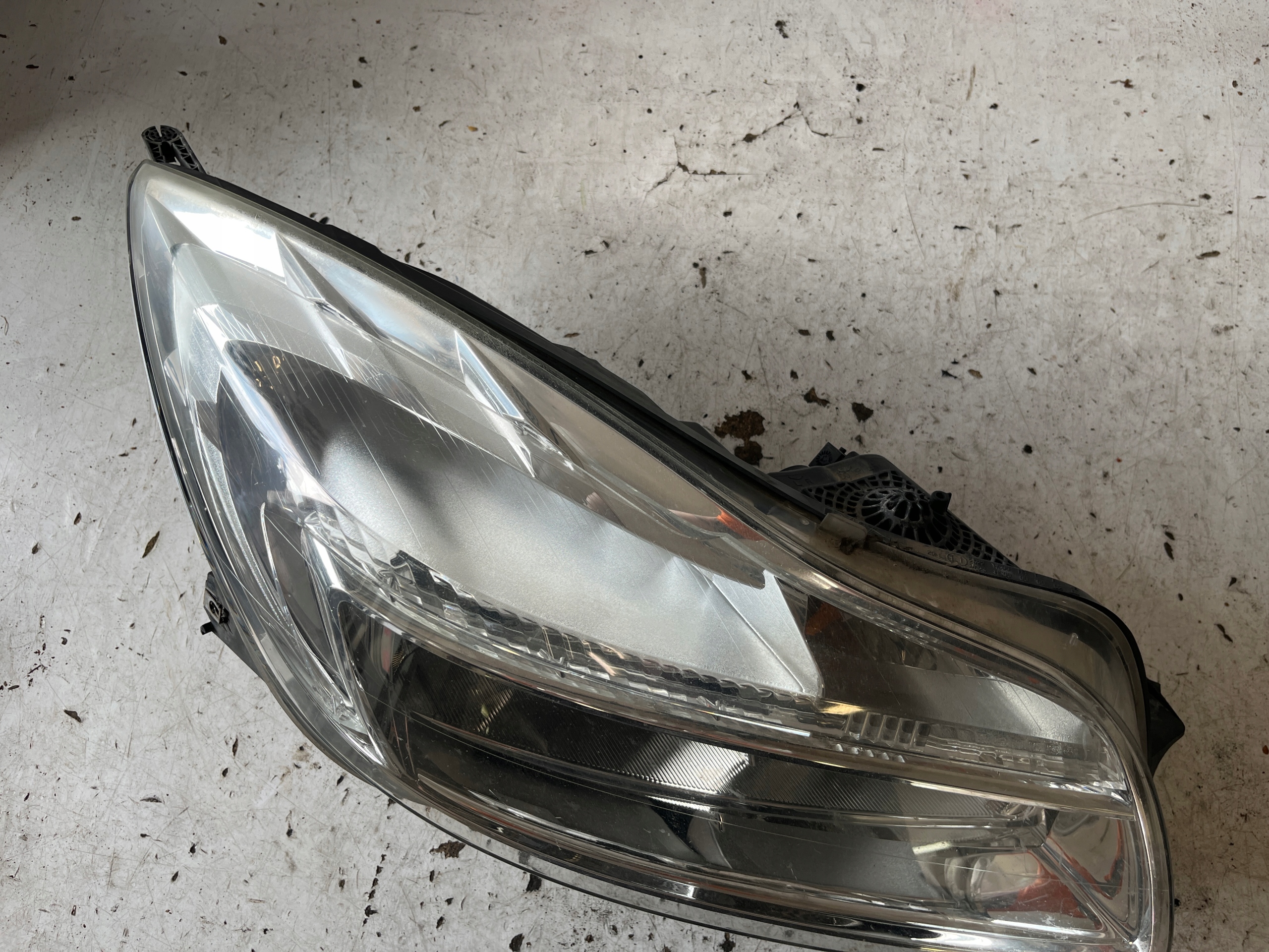 OPEL INSIGNIA A before lift REFLEKTOR light front right ZWYKLA 22831927