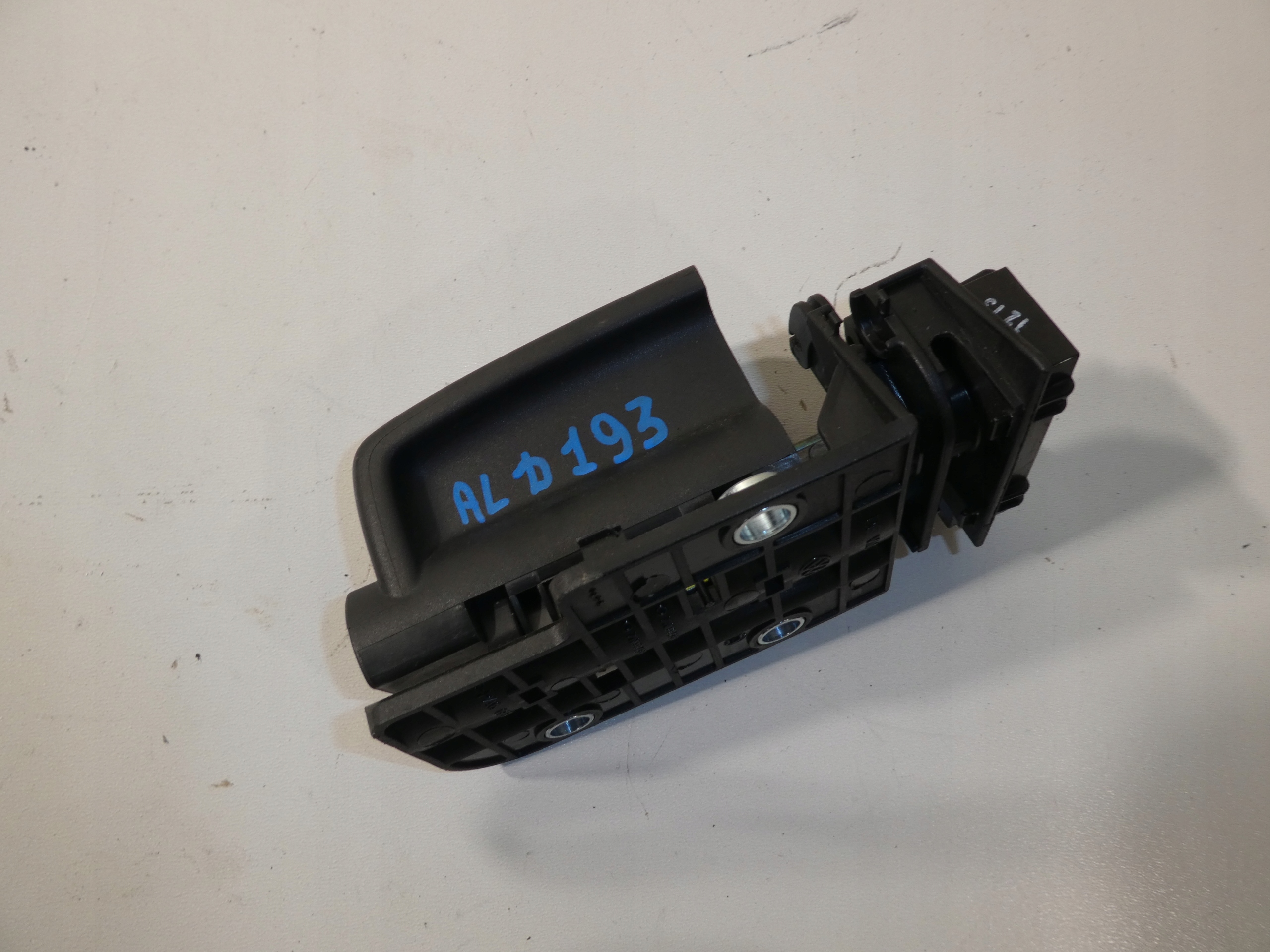 handle inner right rear part VW SHARAN 7N0843642