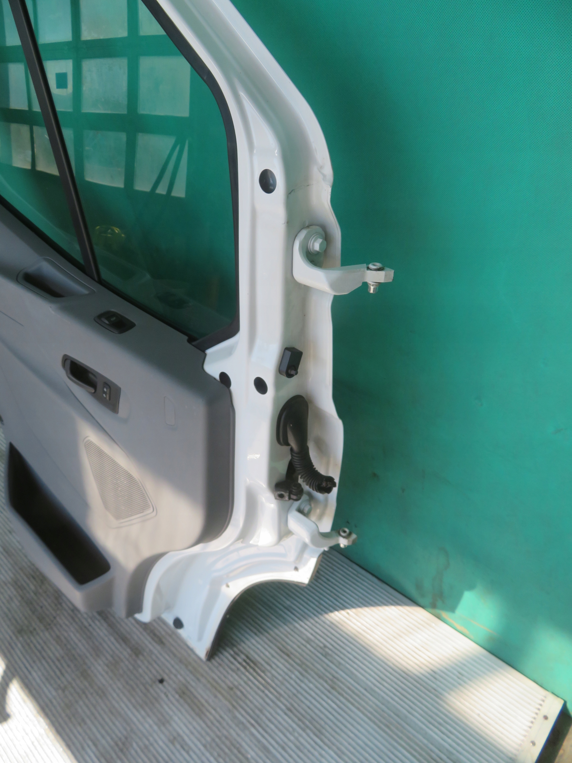 door left front FORD TRANSIT MK8 17R