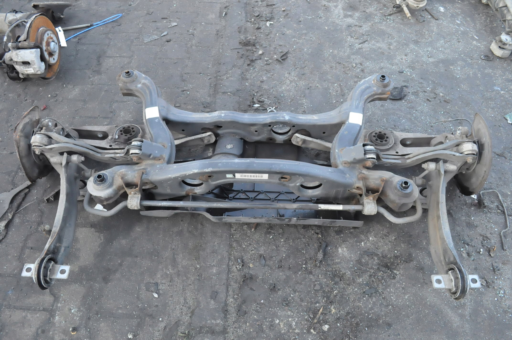 MERCEDES W246 ZAWIESZENIE BELKA TYŁ 2463503101