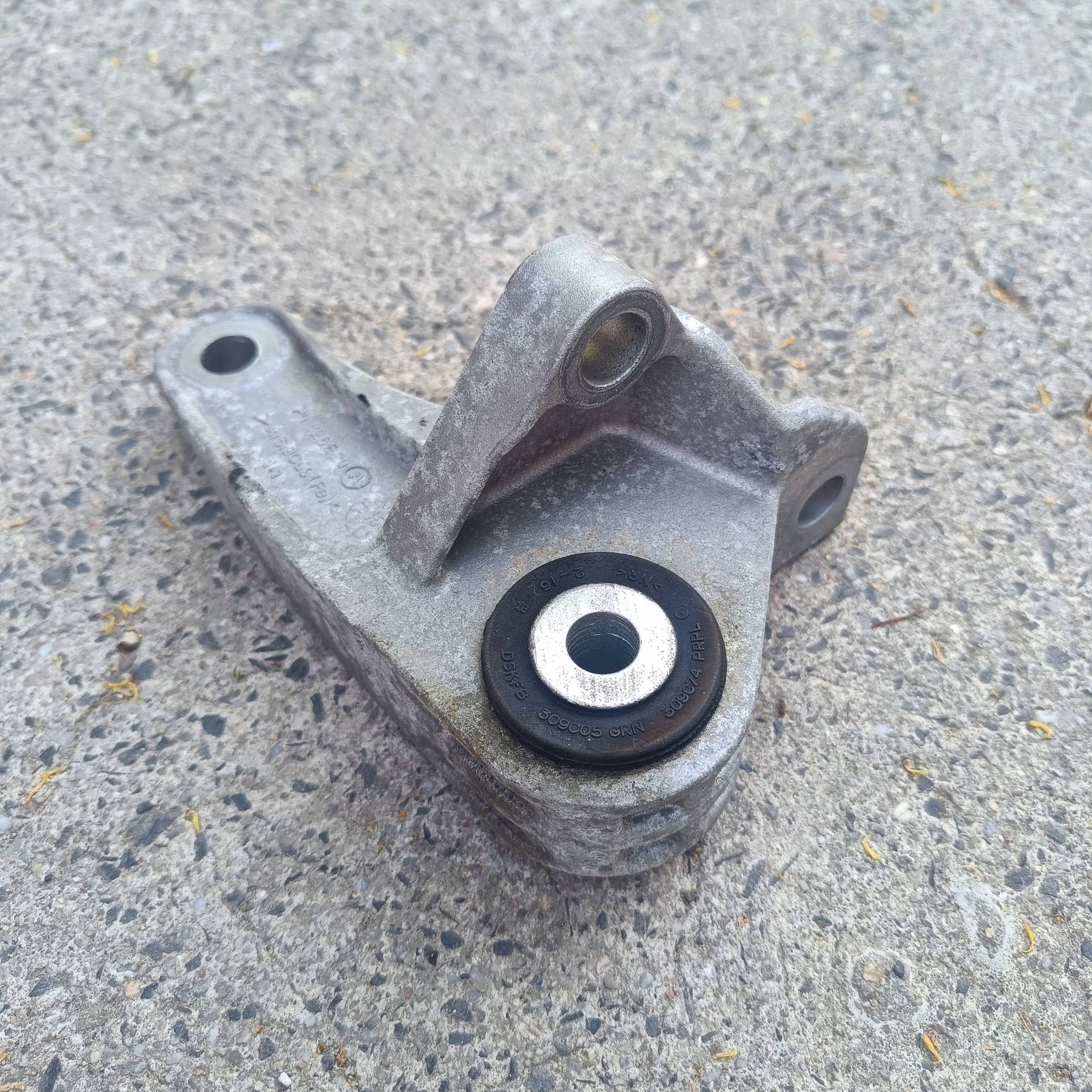Ford Kuga II 2015 Halter / Halter Getriebe getriebe