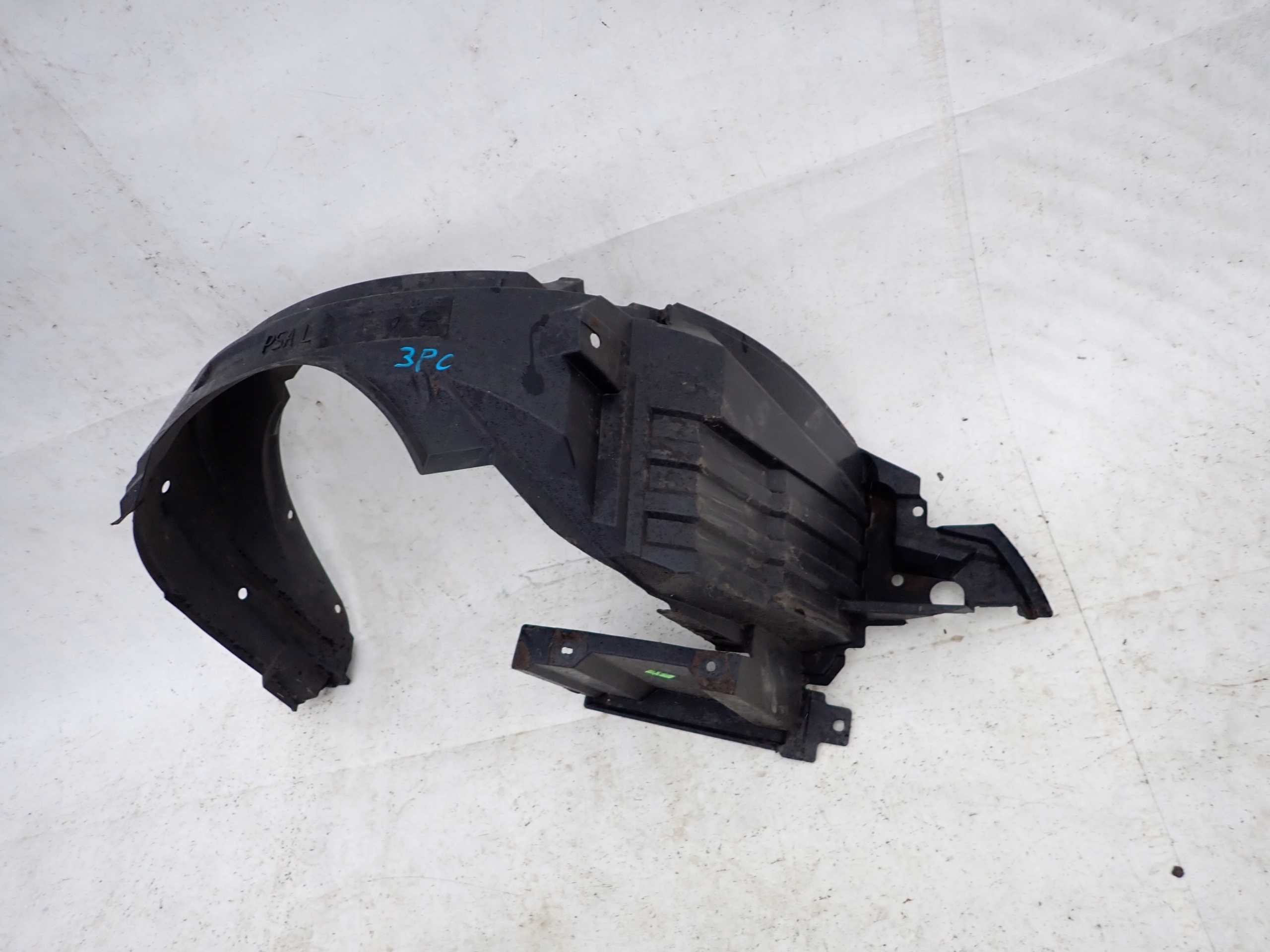 PEUGEOT 107 and LIFT 12-14 mudguard right front