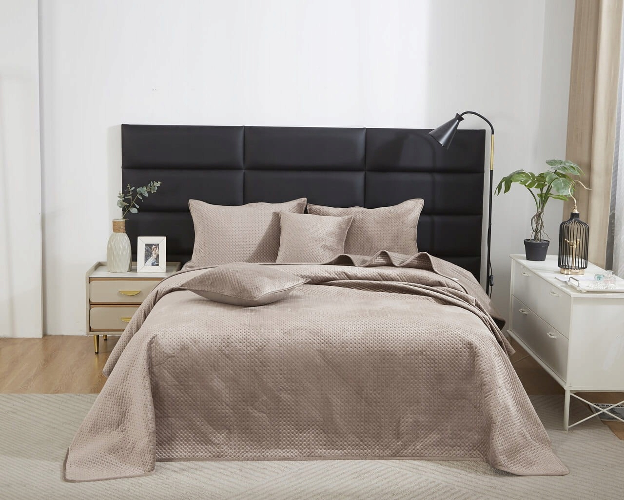 Přehoz béžový prošívaný na postel 220x200 velurový, oboustranný, dekorativní