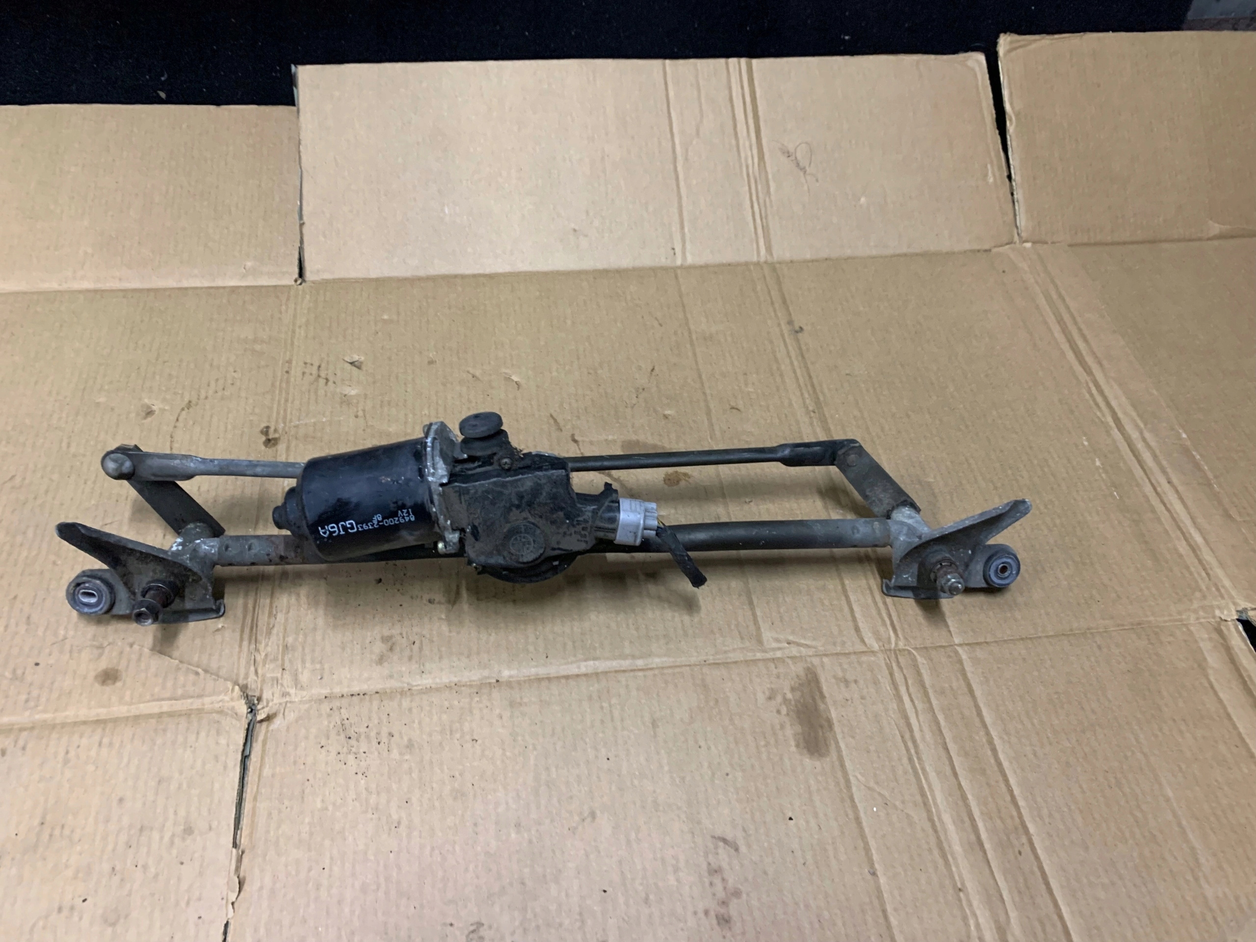 MAZDA 6 MECHANIZM WYCIERACZEK PRZÓD 8492002393 EU