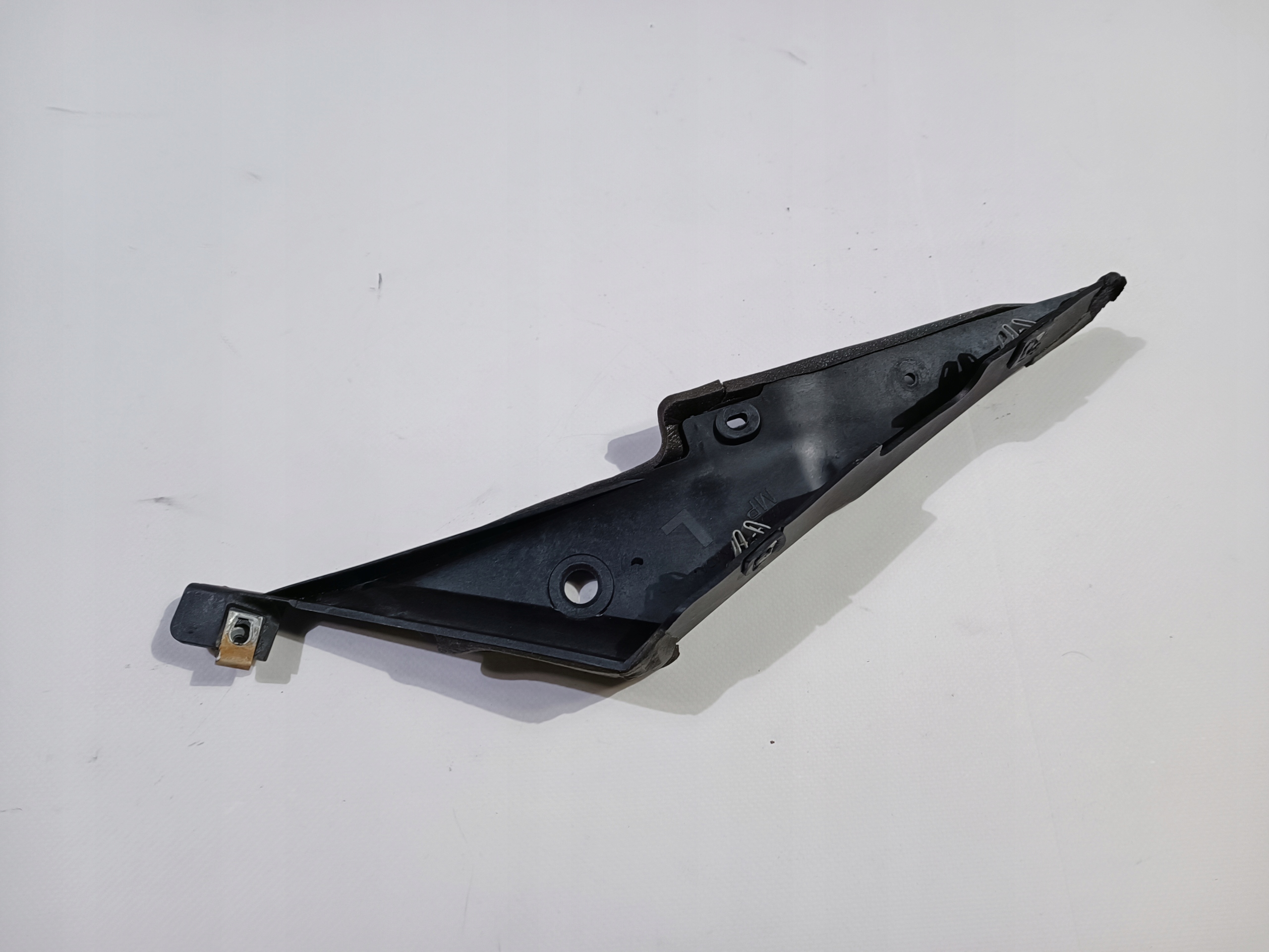 Support plaque Moulage slupka A Gauche Corvette C6