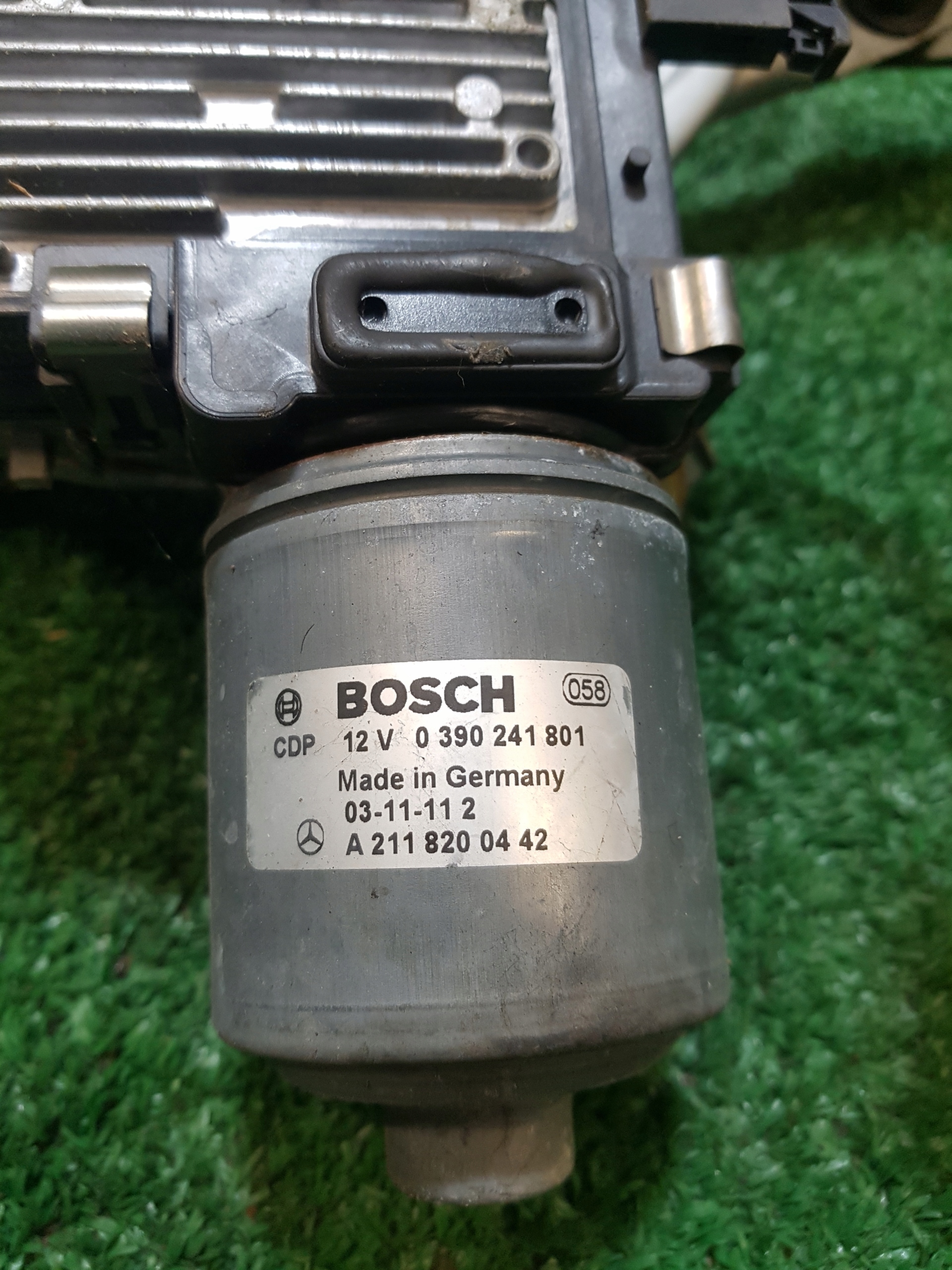 wiper mechanism front MERCEDES-BENZ E-KLASA W211