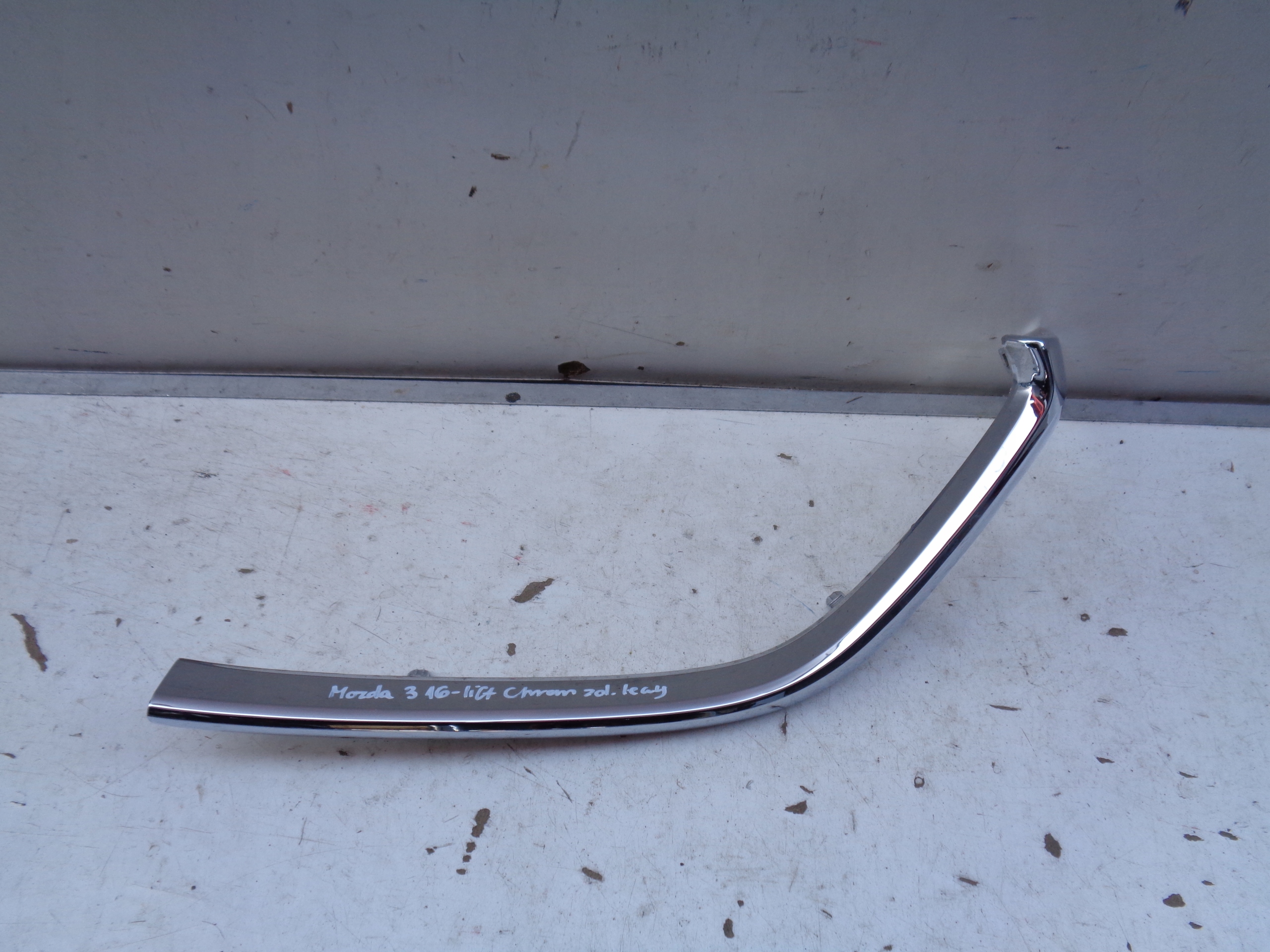 CHROM grille of a bumper left front MAZDA 3 16- LIFT