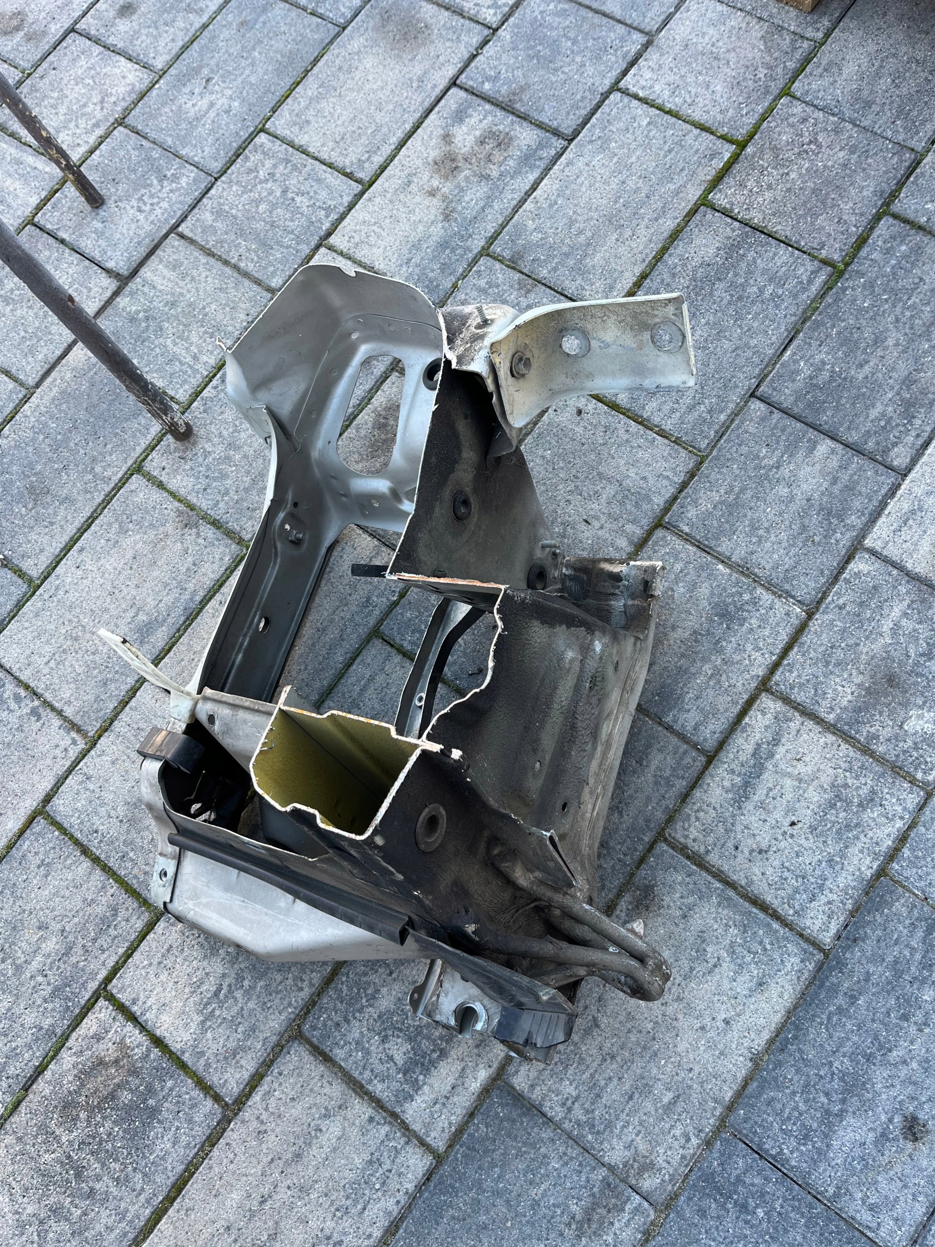 MERCEDES R129 SL 600 support panel for radiators pillar sider headlight trim 1296200818 right