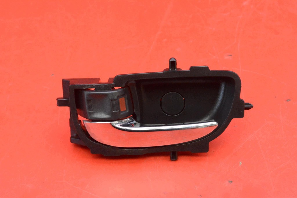 handle inner left front CHROM 69206-0D450 TOYOTA AYGO 2 II 14-20