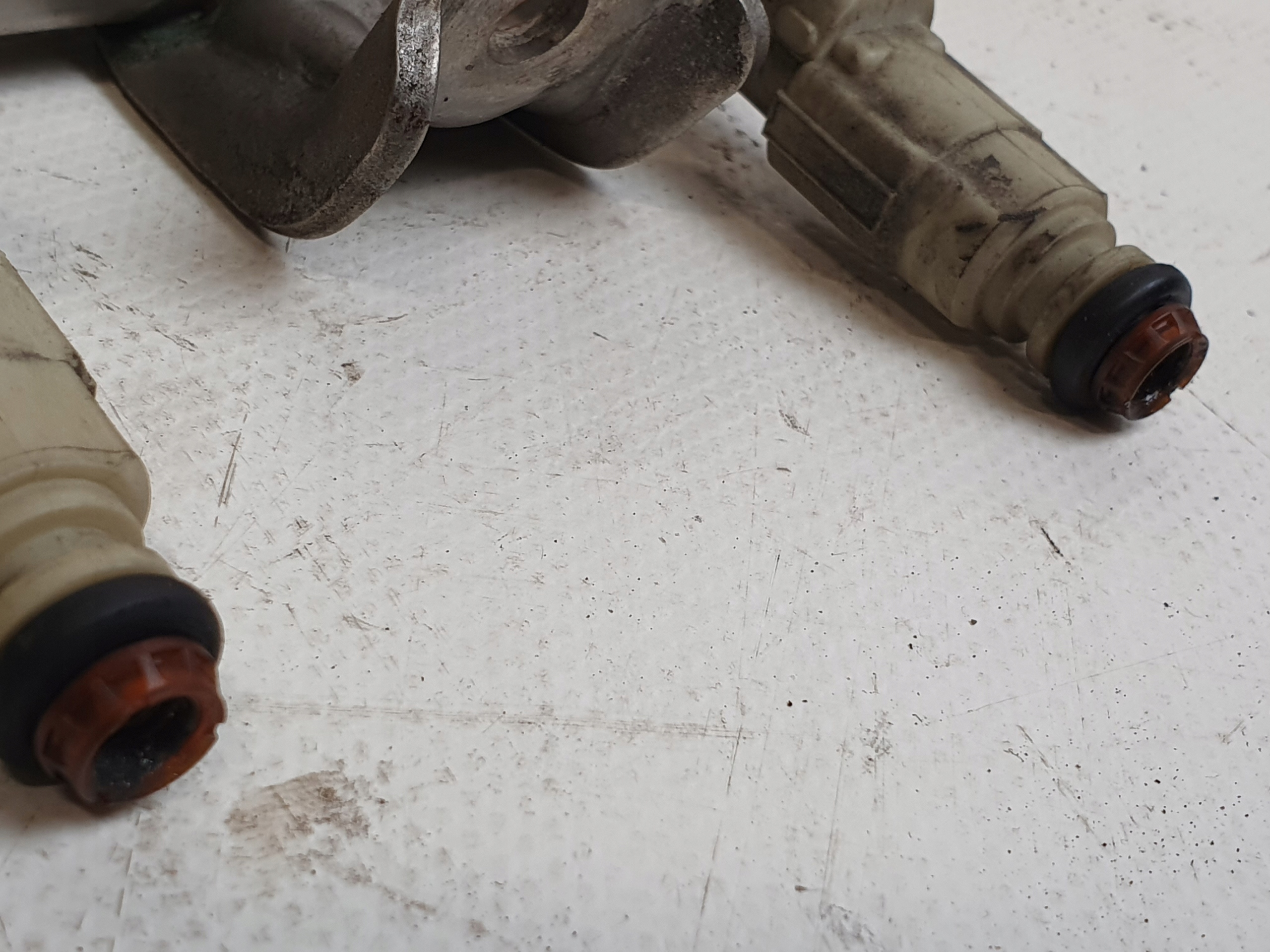 Rampe injection OE 4M5G-9D280-FB MAZDA 5 1.8B 05r.