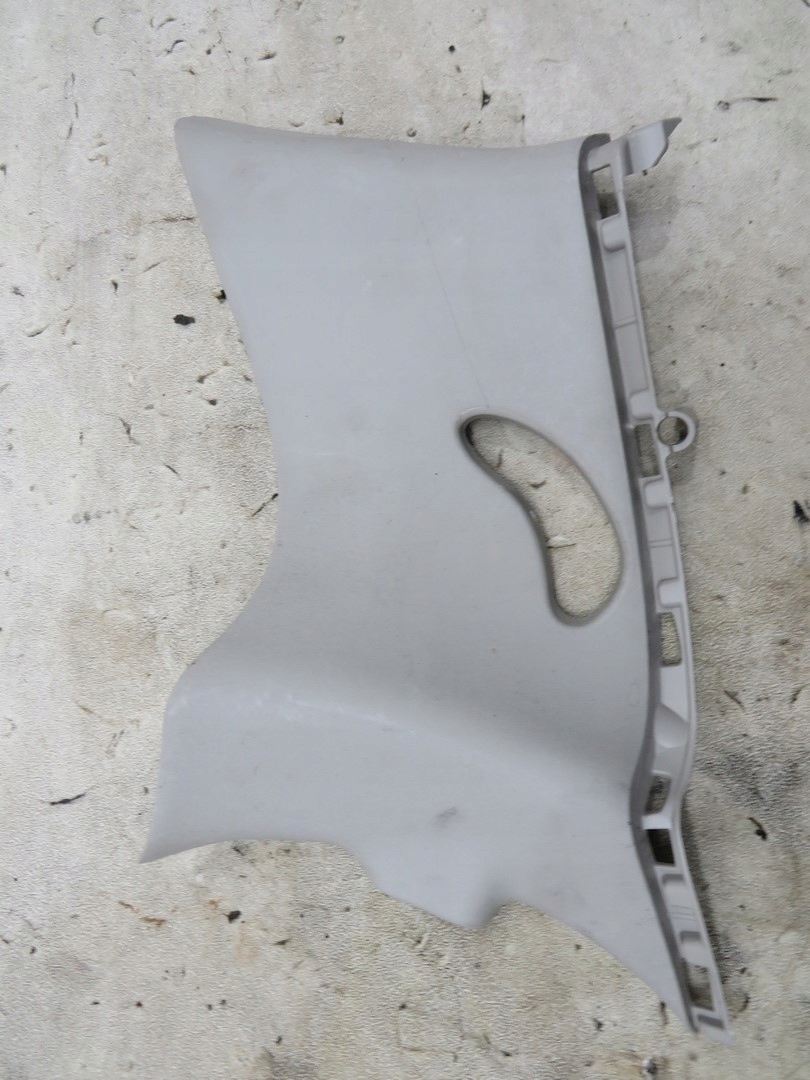 OSŁONA SŁUPKA LEWY TYŁ JUKE