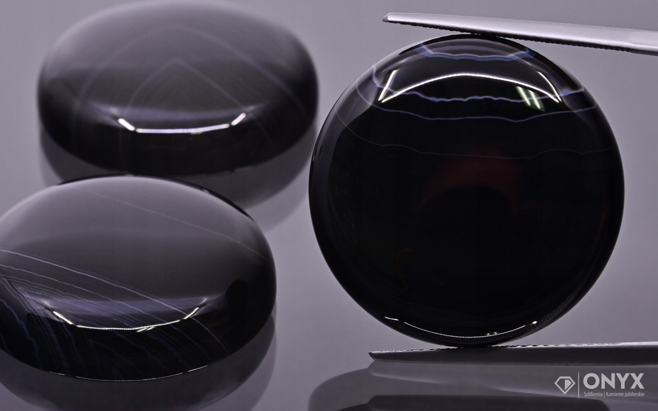 Onyx pruhovaný kabošon kulatý fi 25 mm