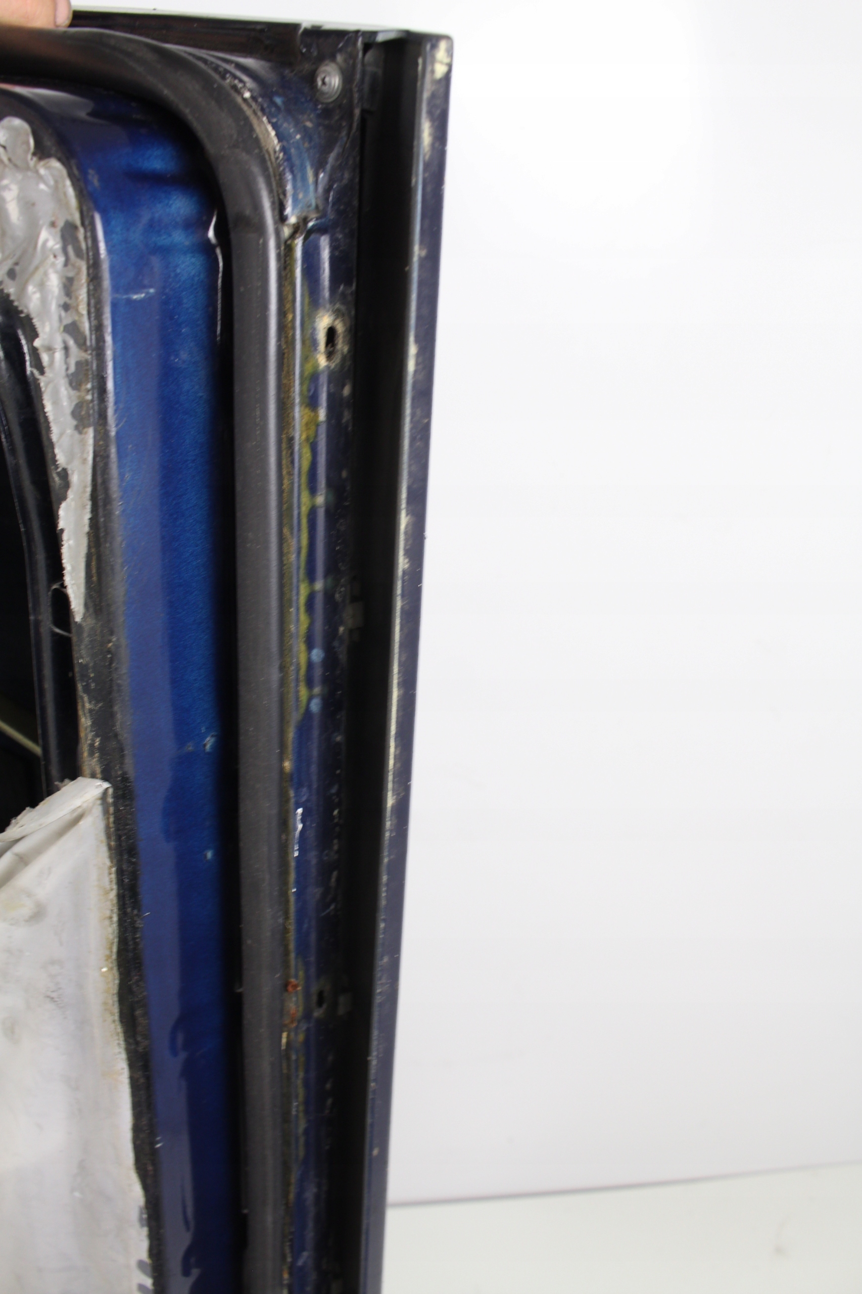 DRZWI PRAWE MERCEDES W124 COUPE 1987r. Numer katalogowy części DRZWI PRAWE MERCEDES W124 COUPE 1987r.