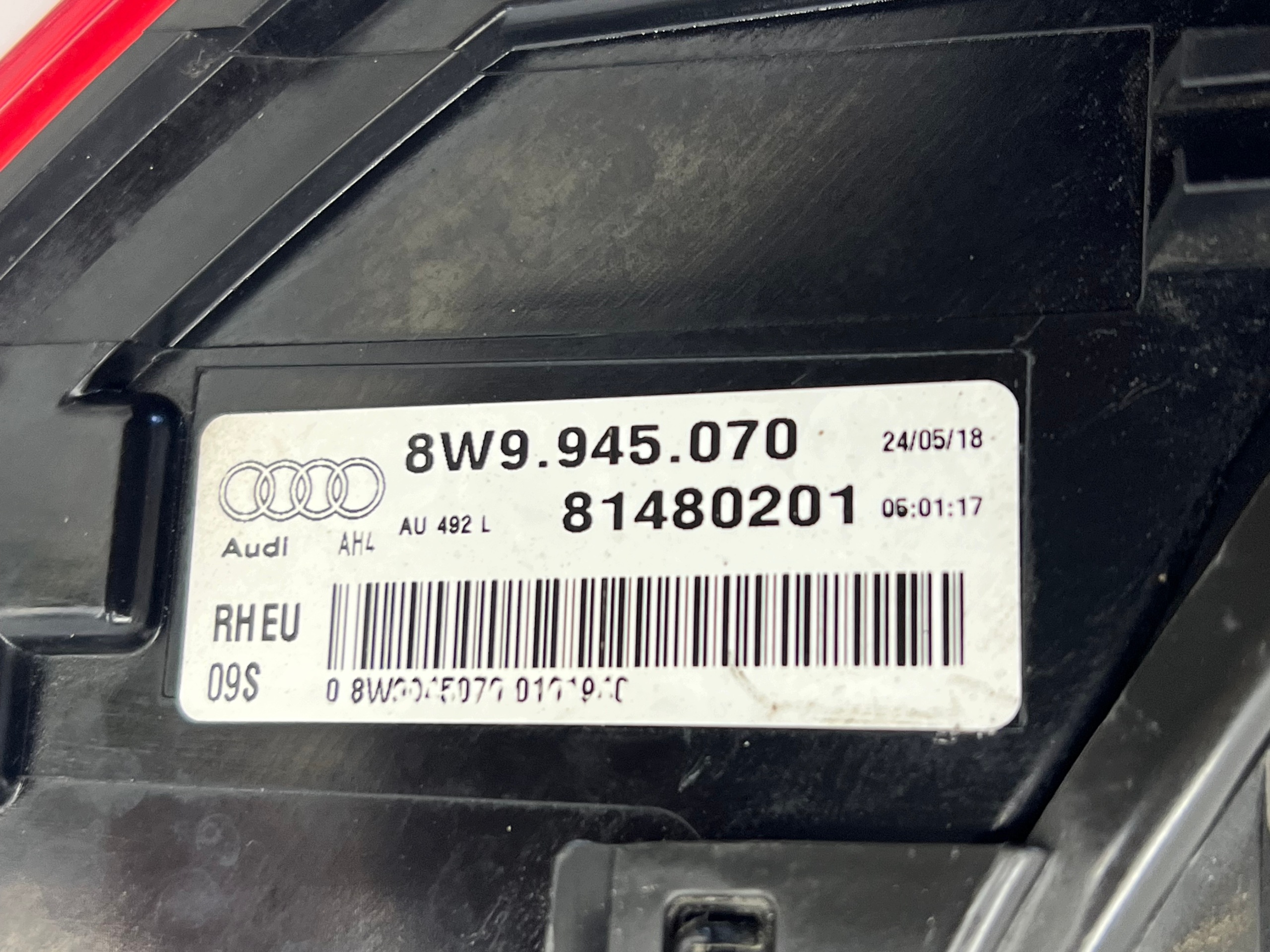 AUDI A4 B9 AVANT KOMBI light rear part left right KOMPLET EUROPA nice