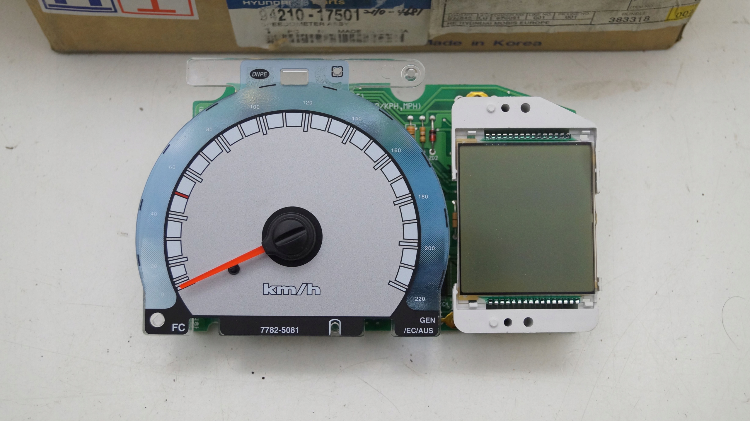 HYUNDAI МАТРИКС 01-05 ПРИБОРНАЯ ПАНЕЛЬ ЧАСЫ 94210-17501