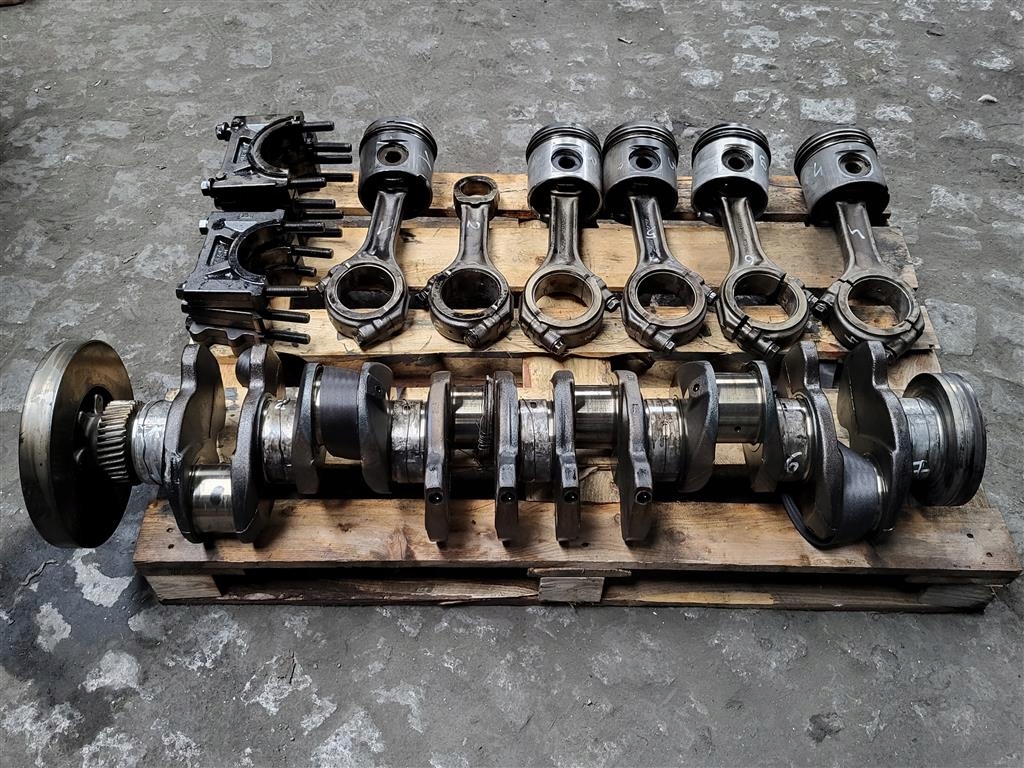 Wał korbowy Volvo FH 12 93-02 R SILNIK D12C Typ silnika Diesel