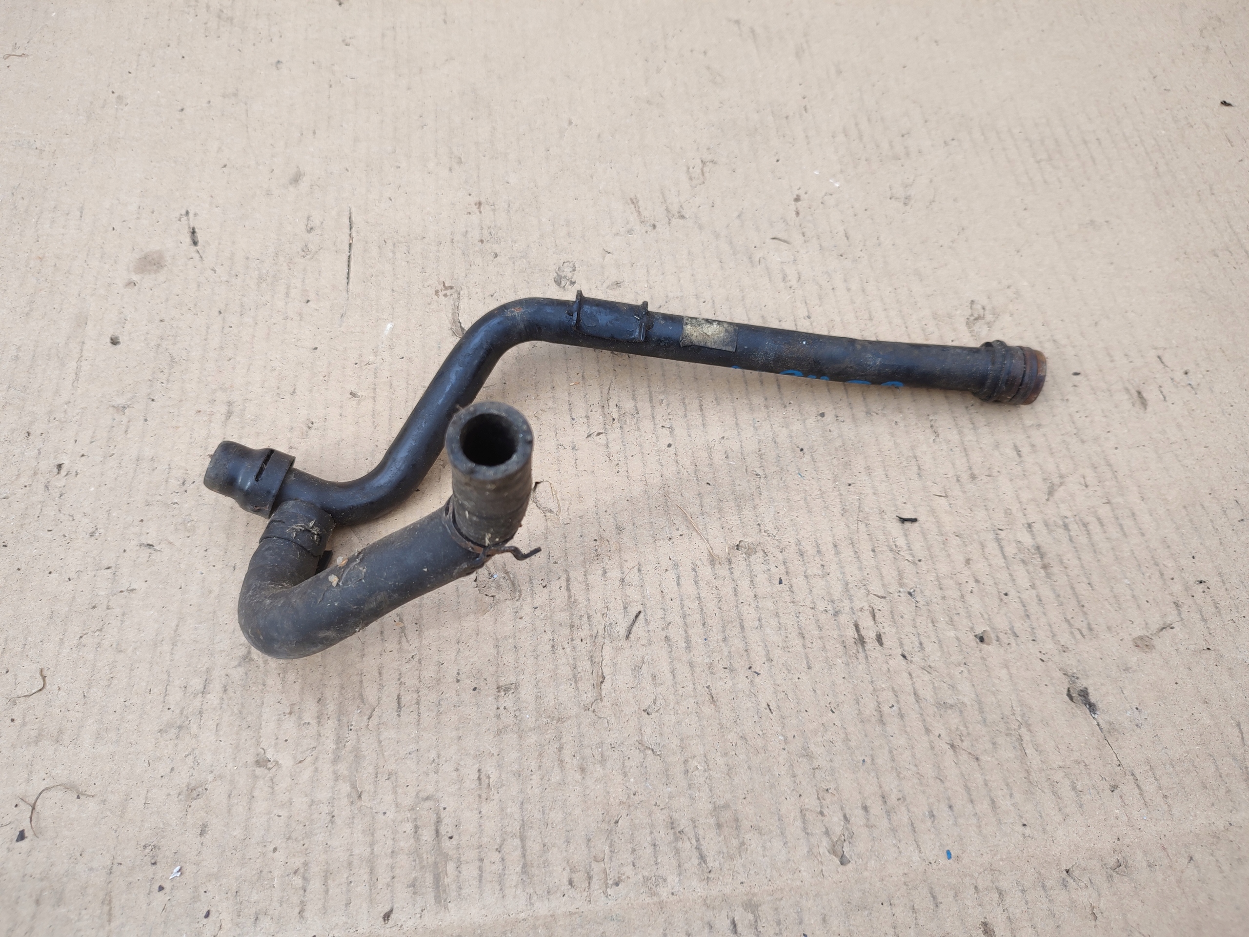 prijenos cijevčica vode 16V 03G121065R AUDI A4 B7 2.0 TD