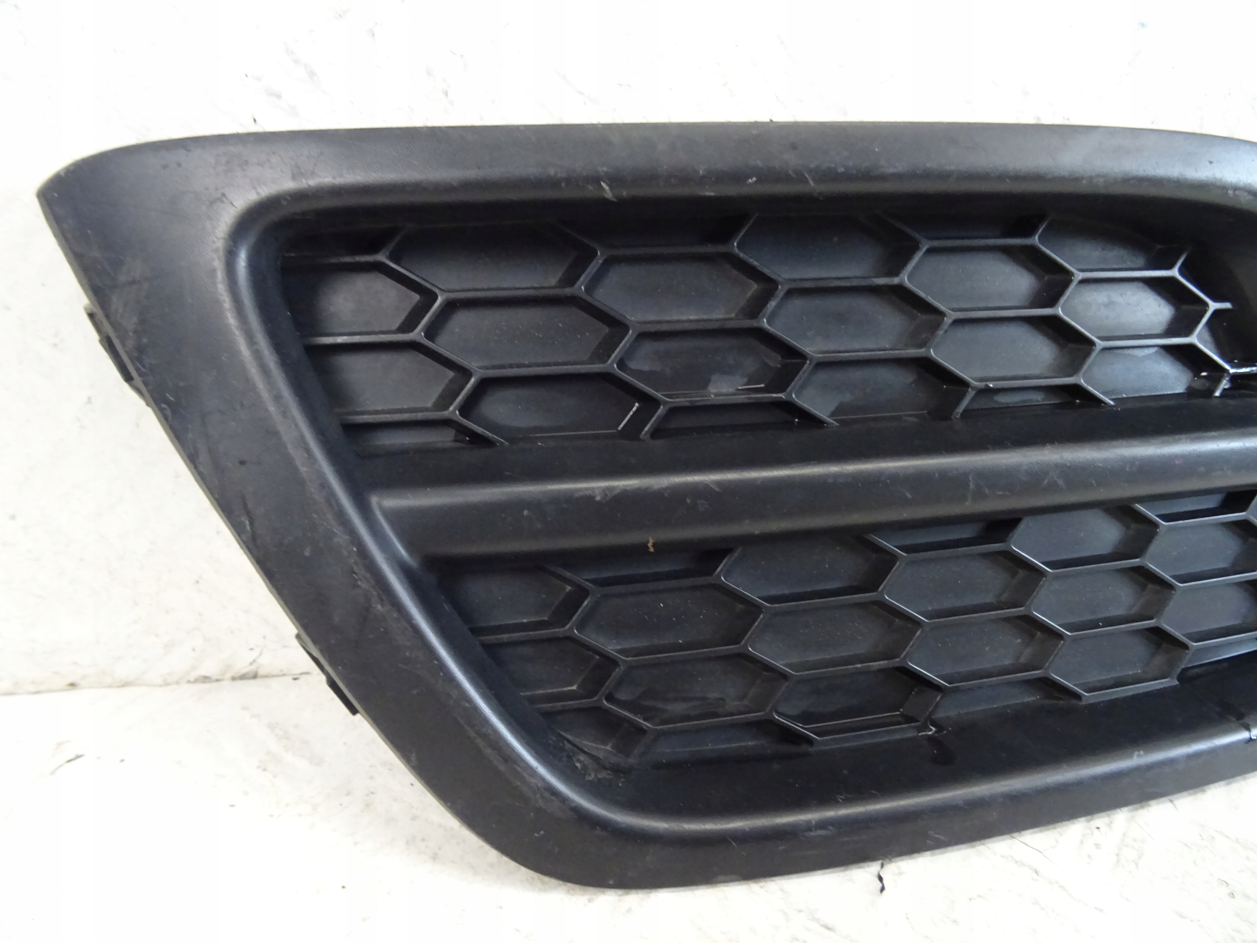 grid of a bumper front front left HONDA CRV CR-V 71108T1E