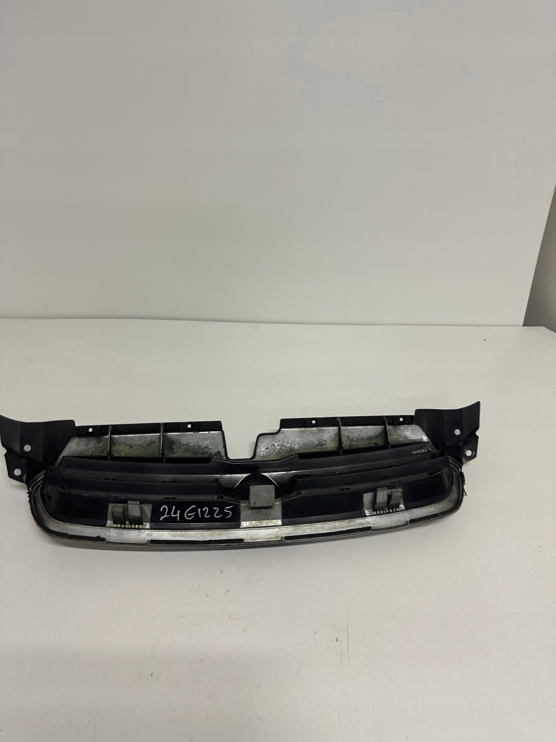 решетка радиатора subaru Outback III