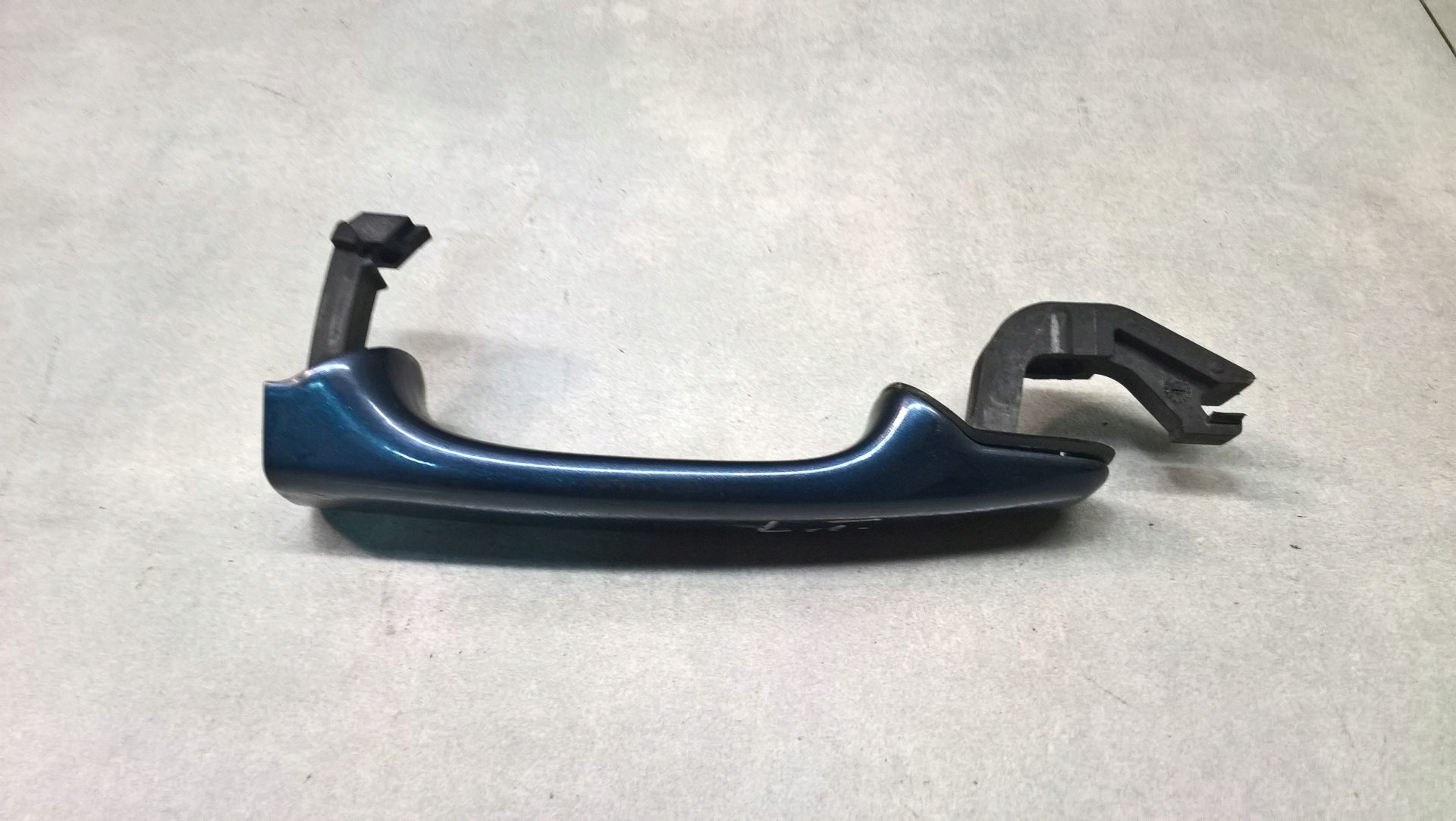 handle DZWI left rear part VOLVO V50 2.0 136KM