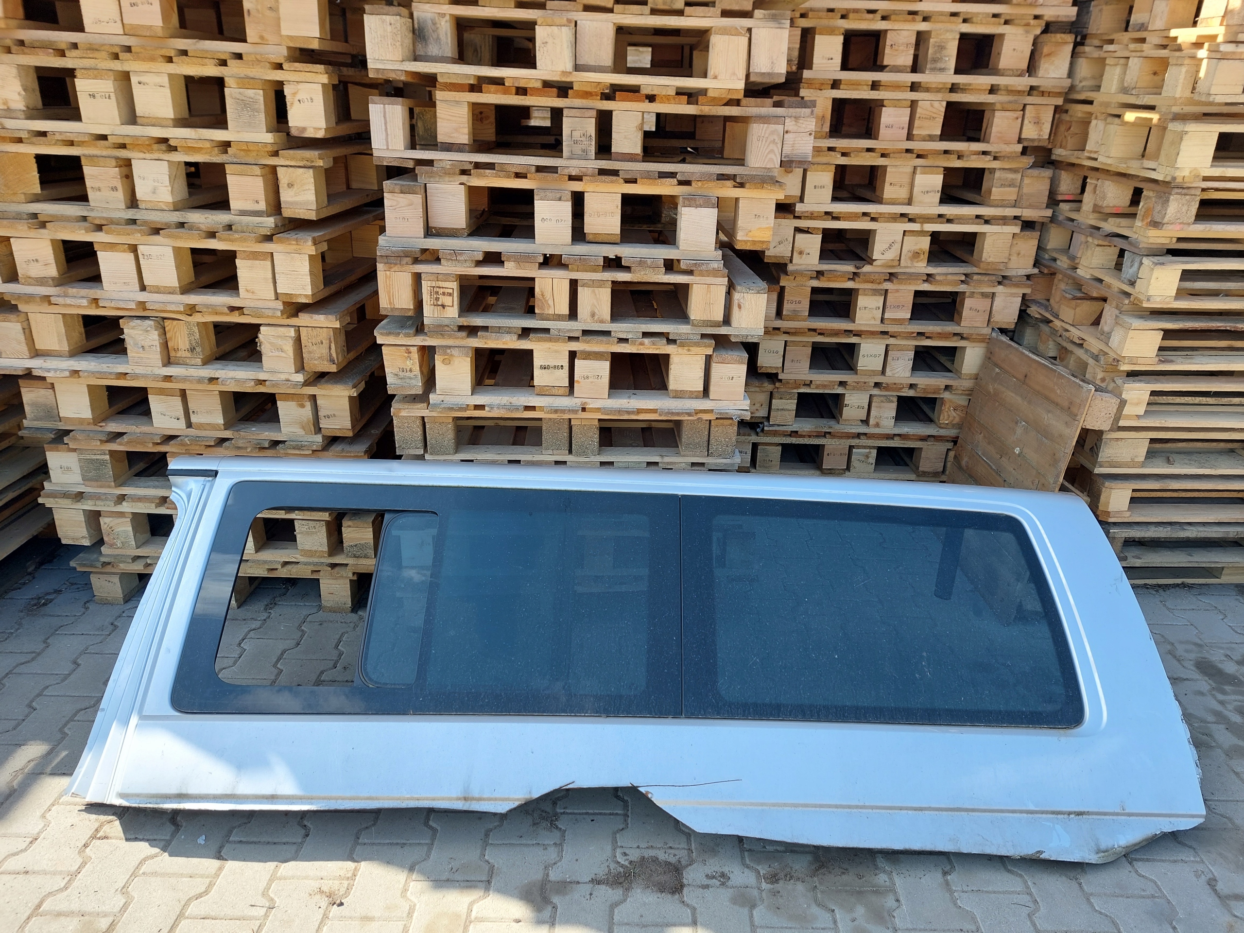 T5 7H MULTIVAN SZYBA KAROSERYJNA BOK LEWY AS3 2005