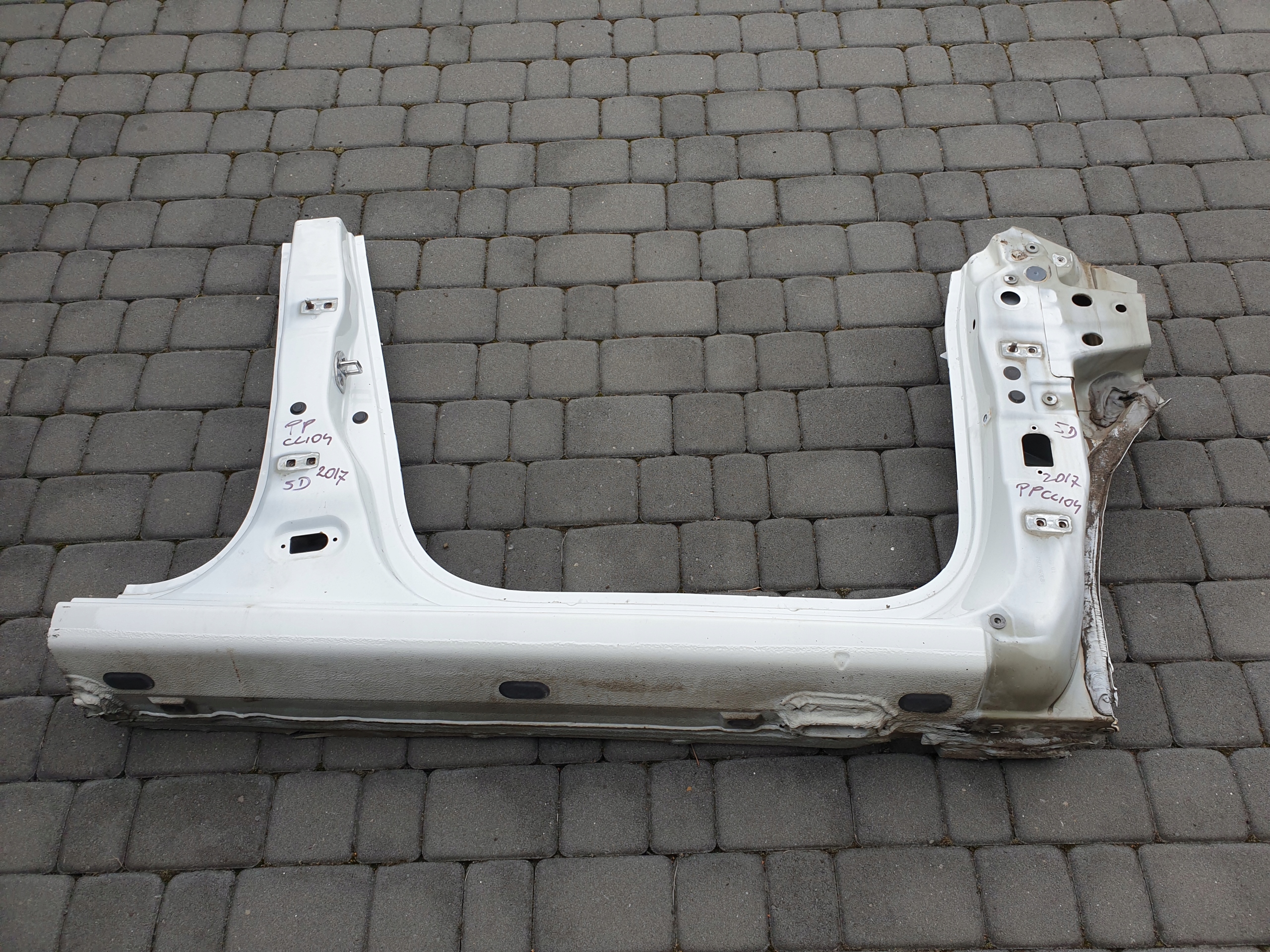 pillar DRZWIOWY threshold RENAULT CLIO 4 IV 2013- right