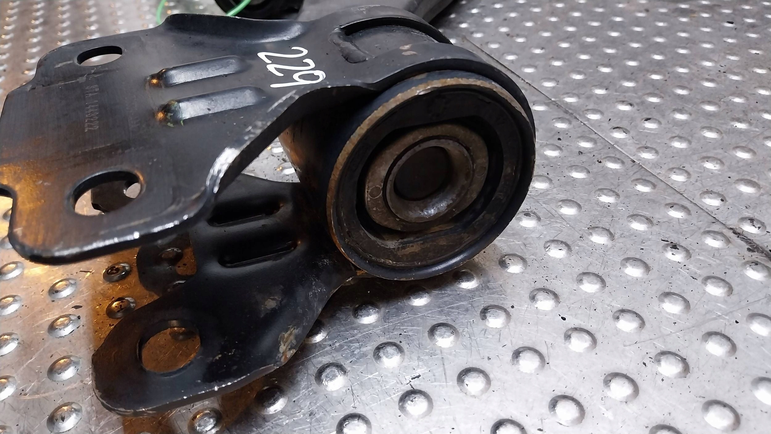 arm right front CV61-3C339-AAA FORD KUGA MK2 LIFT