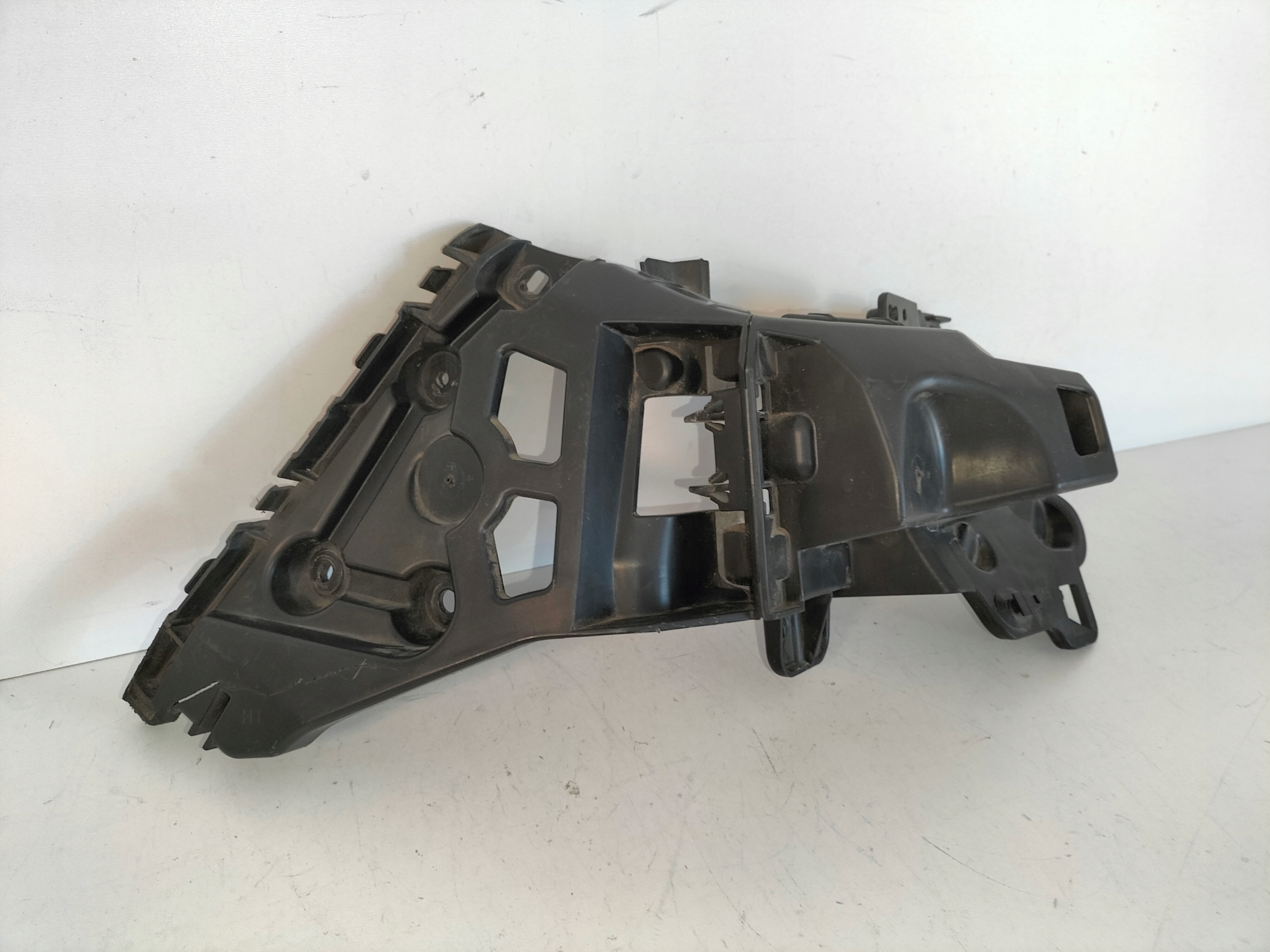 Support Support plaque Pare choc Arrière Gauche RENAULT CLIO 4 IV 12- HB