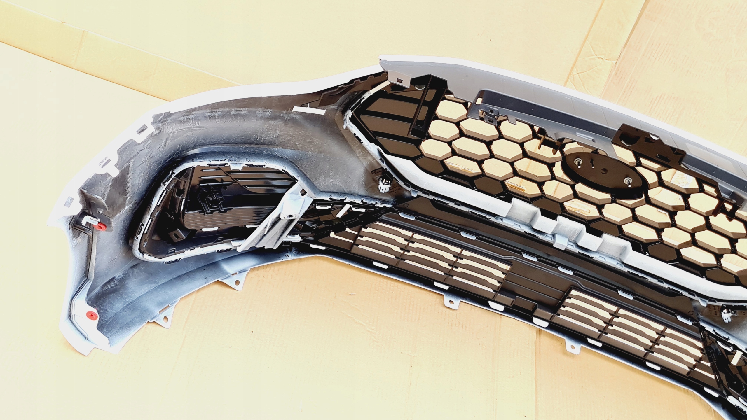 FORD FIESTA MK8 LIFT ST-LINE ZDERZAK PRZÓD 6xPDC za 3299.00PLN z