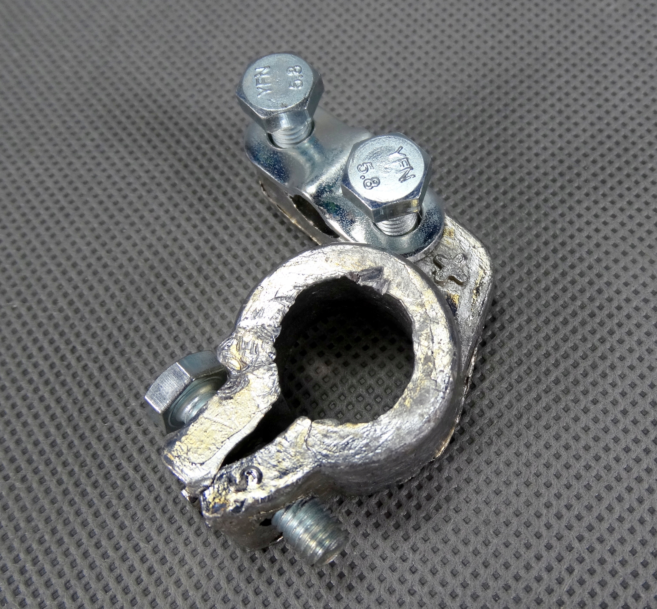 KLEMA DO AKUMULATORA OŁOWIANA PLUS + Numer katalogowy części 05006