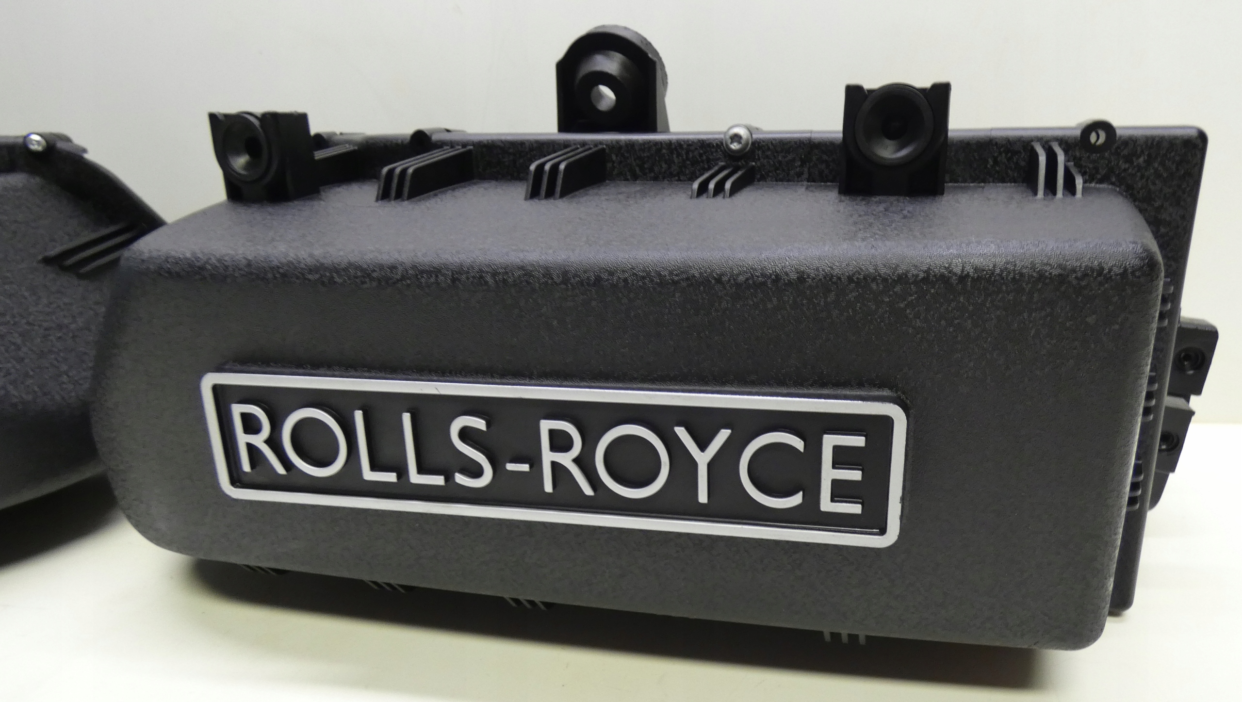 ROLLS ROYCE WRAITH 7593195 7593194 cover of a filter, air