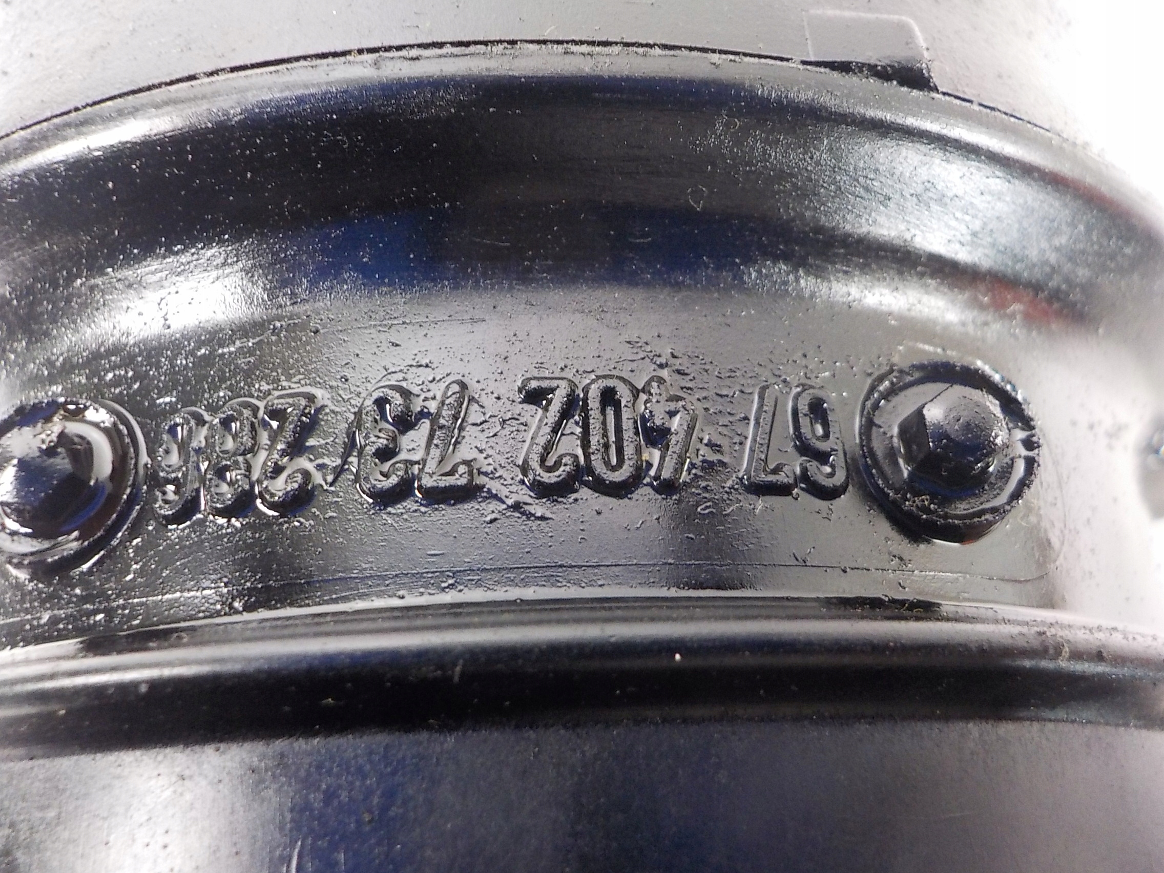 AUDI A3 2.0 FSI Gehäuse filter oil 06D115397D