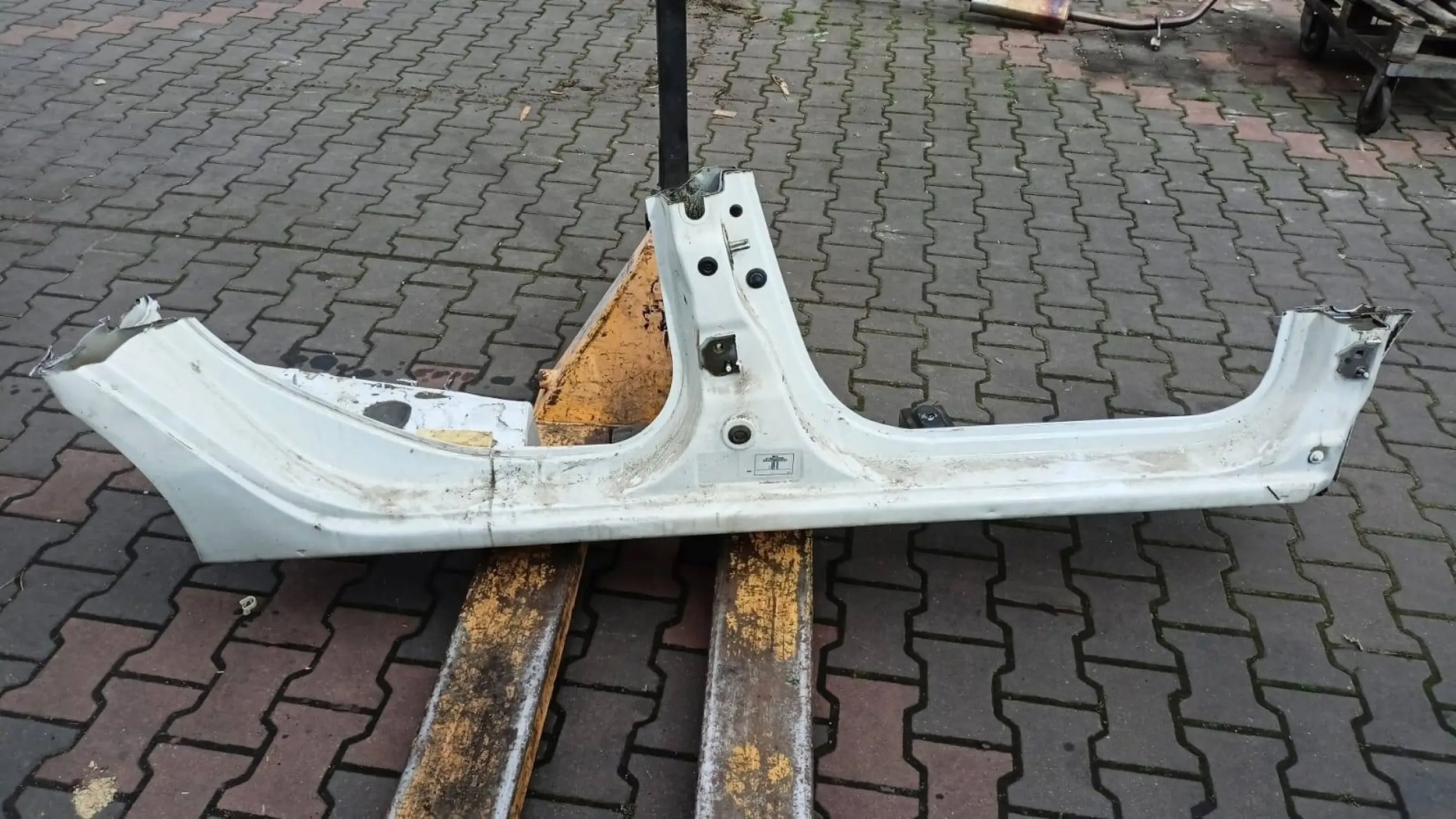 Dacia Logan II 2019 threshold right