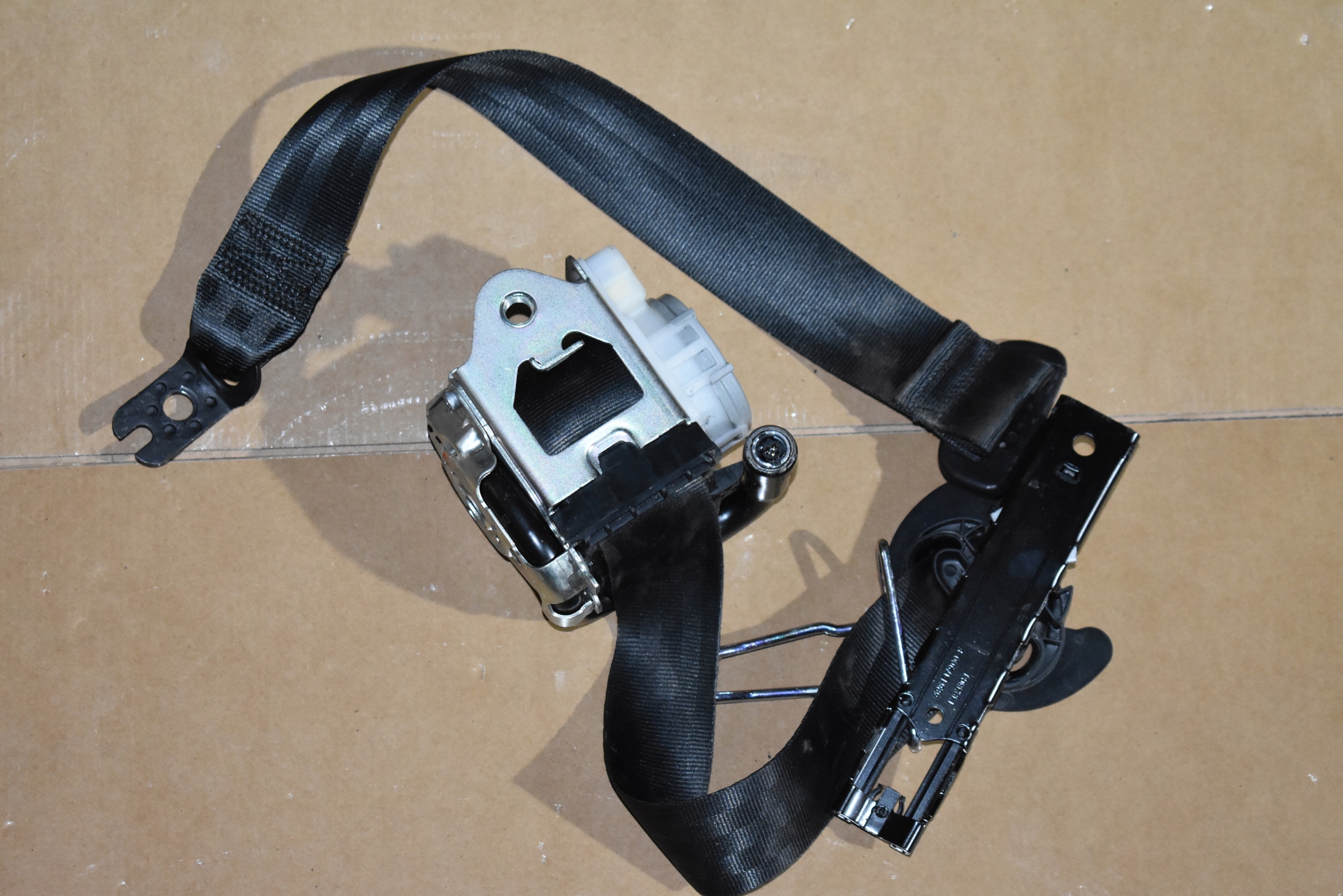 IDEALNY tension belt safety adjuster front front left VW TOUAREG III 1