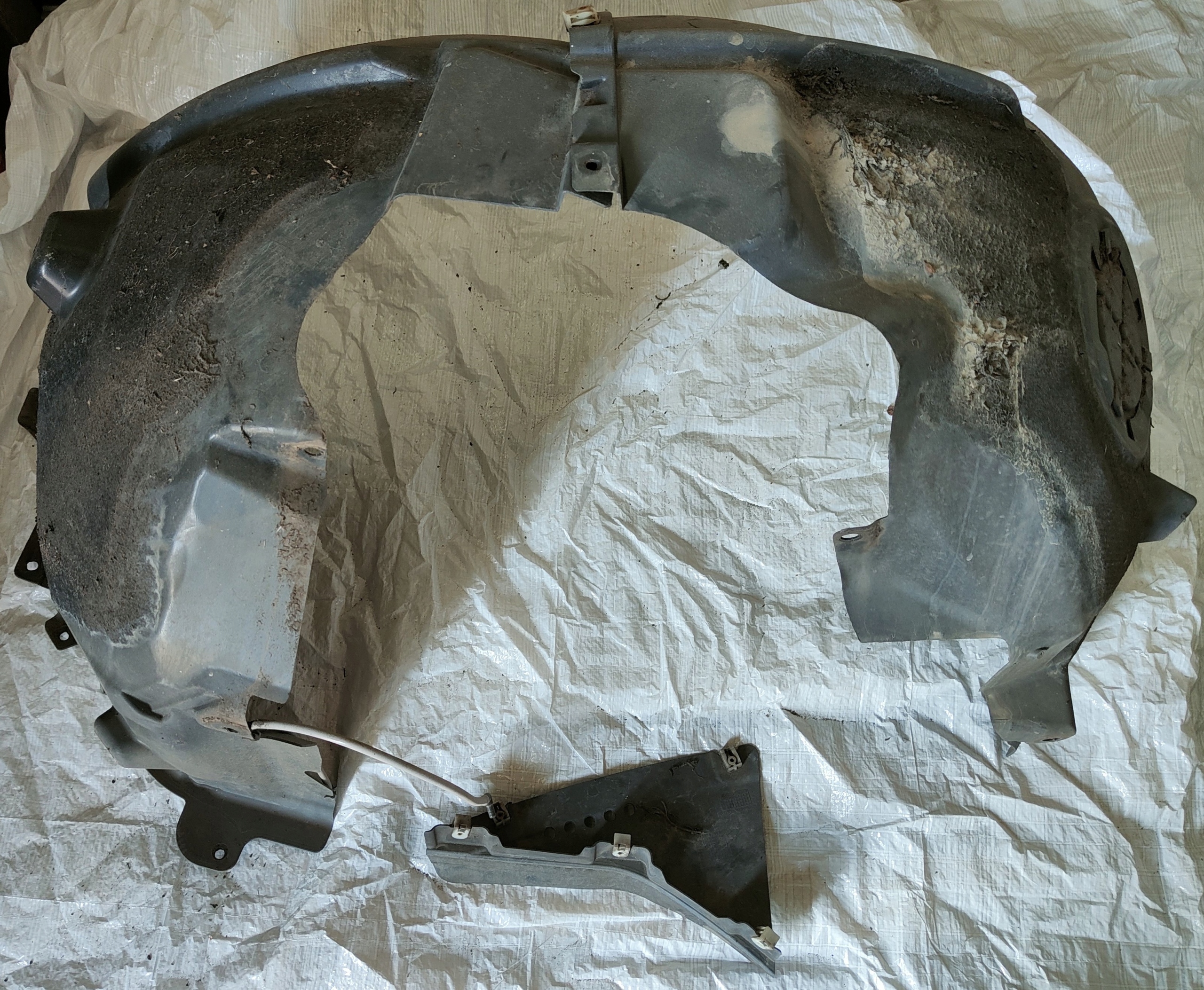 BMW I01 I3 ЗАЩИТА ПОДКРИЛЬНИК СЛЕВА СПЕРЕДИ 7270917 7368599 7368601 КОМПЛЕКТ