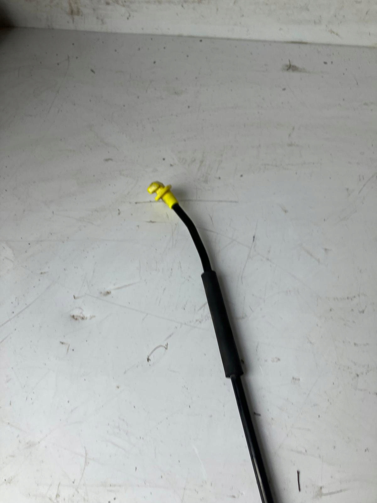 Supporto del cofano KIA RIO IV