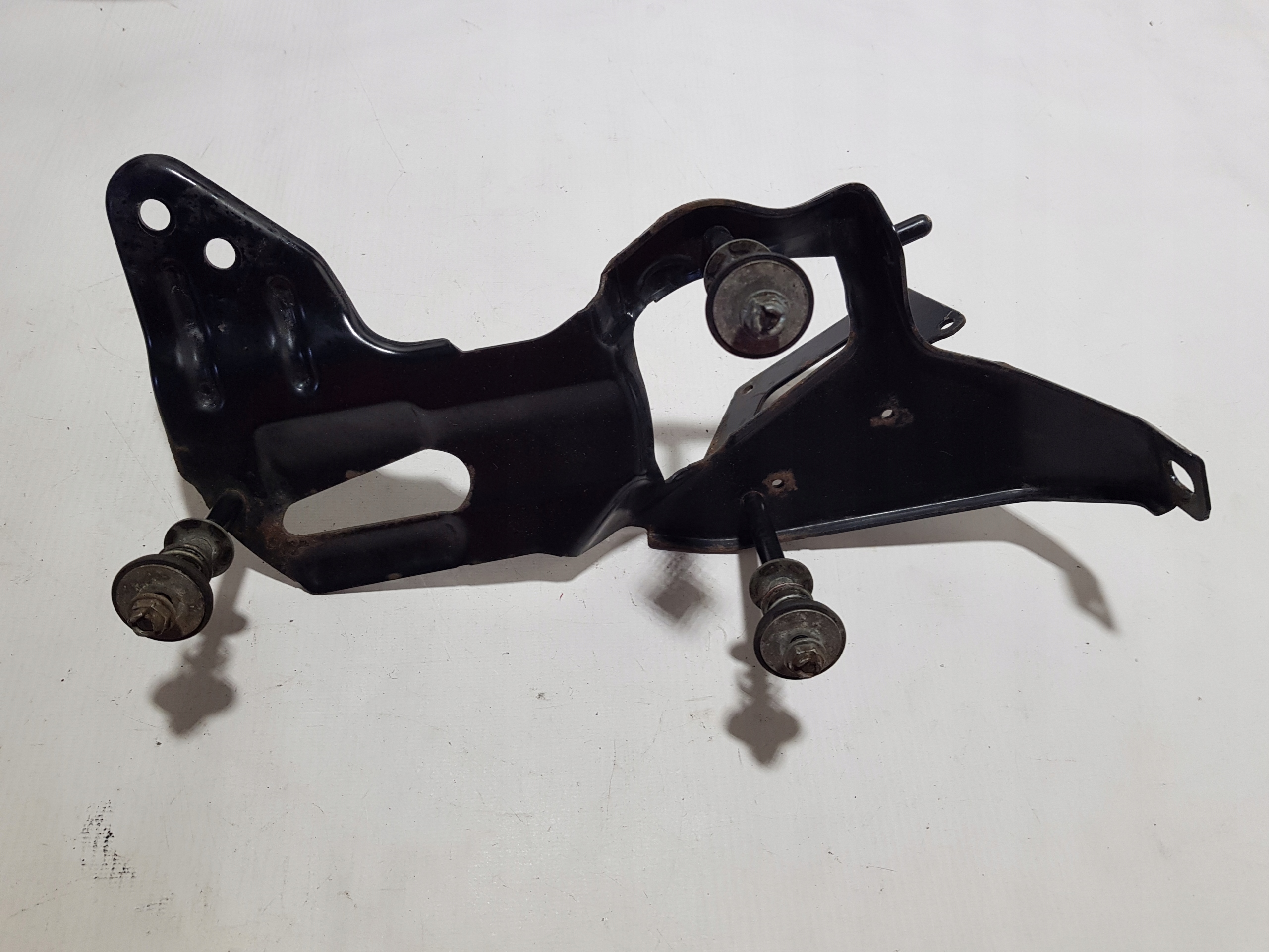 bracket KOMPRESORA AIRMATIC SPREZARKI MERCEDES W251