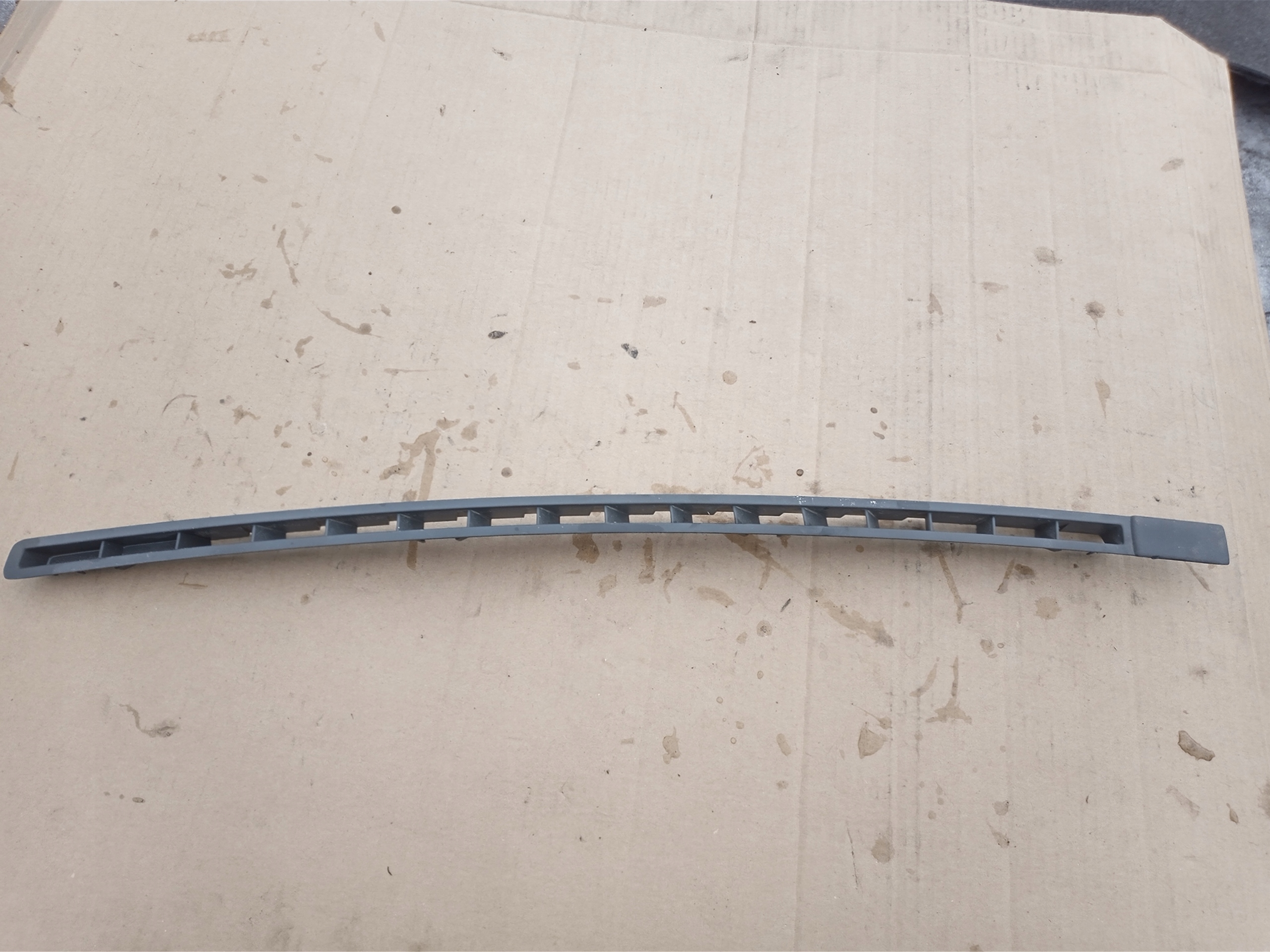 воздухозаборник жалюзи vw Caddy 3 2K0857473A